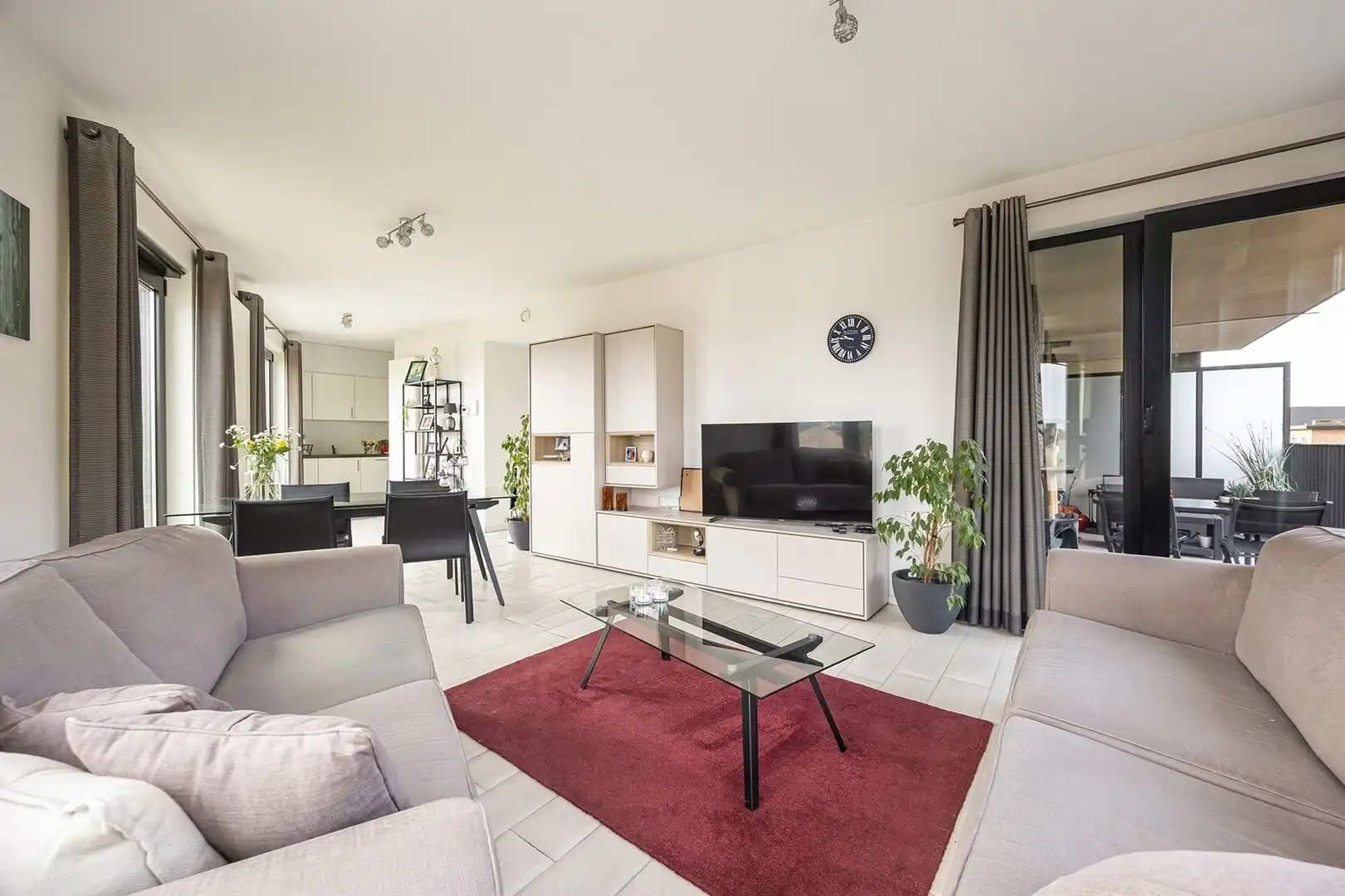Lichtrijk appartement met groenzicht, parking en groot terras foto 9