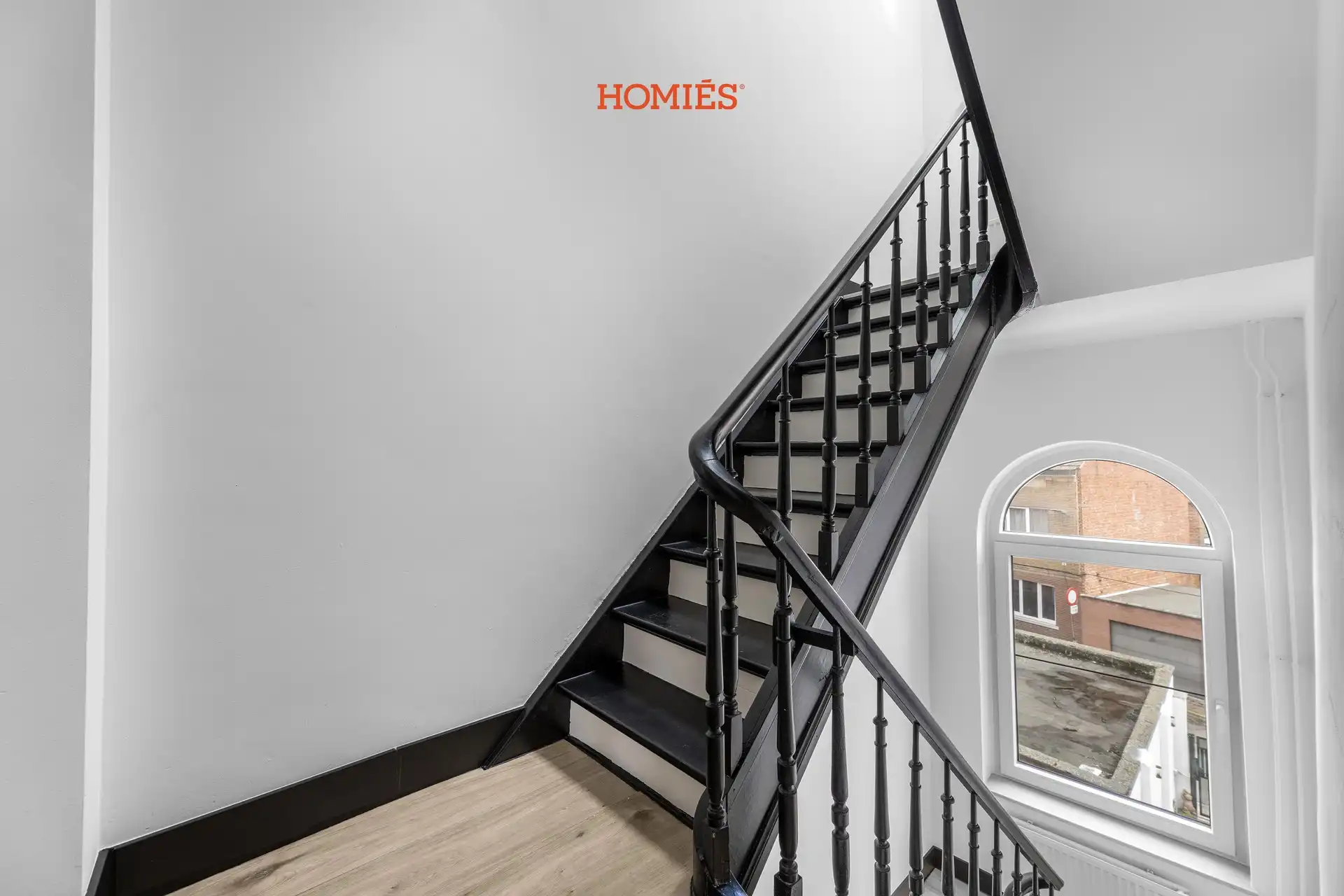Gerenoveerde centrumwoning met 5 slaapkamers en staanplaats! foto 15