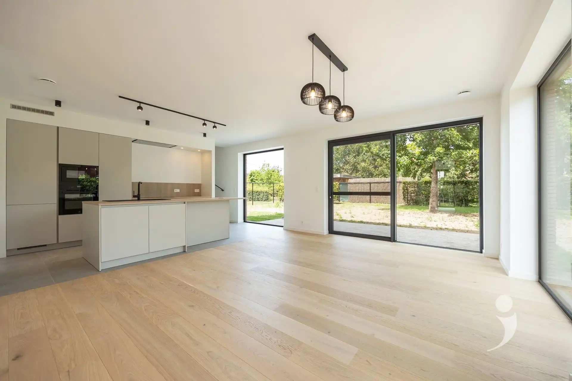 Nieuwbouwwoning in zeer rustige straat! foto 7