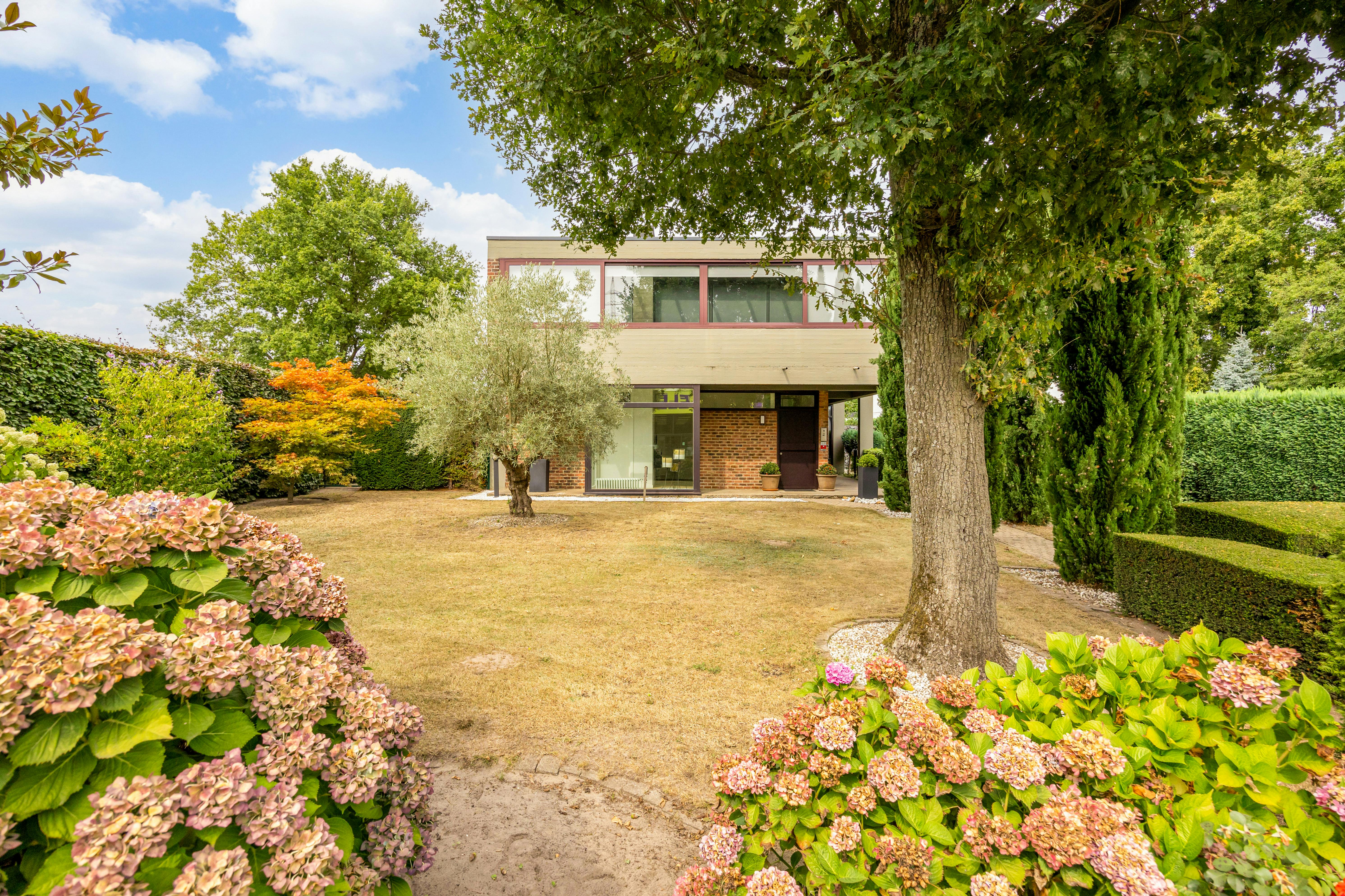 Uitzonderlijke villa met praktijk op toplocatie in Hasselt foto 41