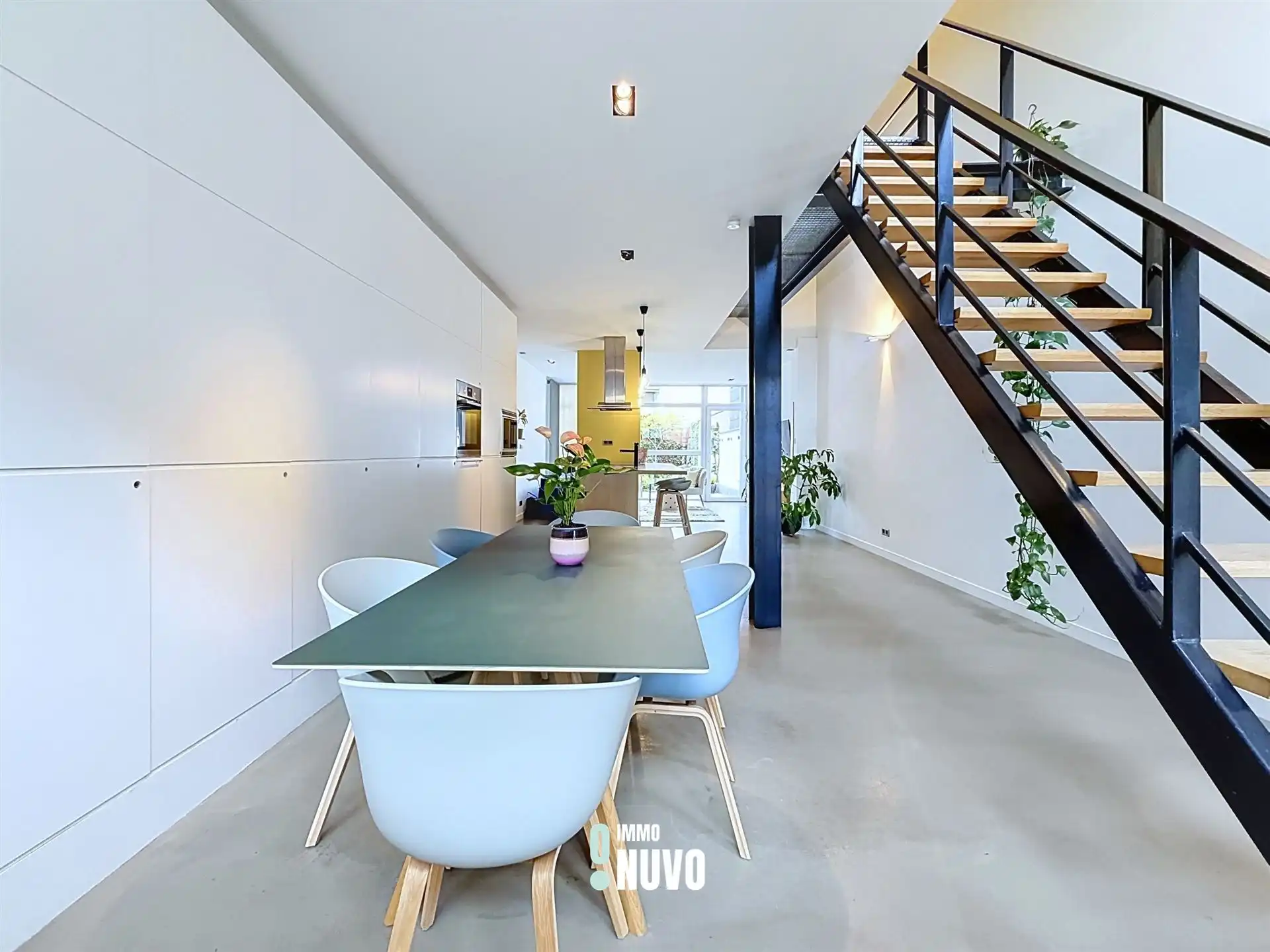 Instapklare woning met gezellige stadstuin foto 5