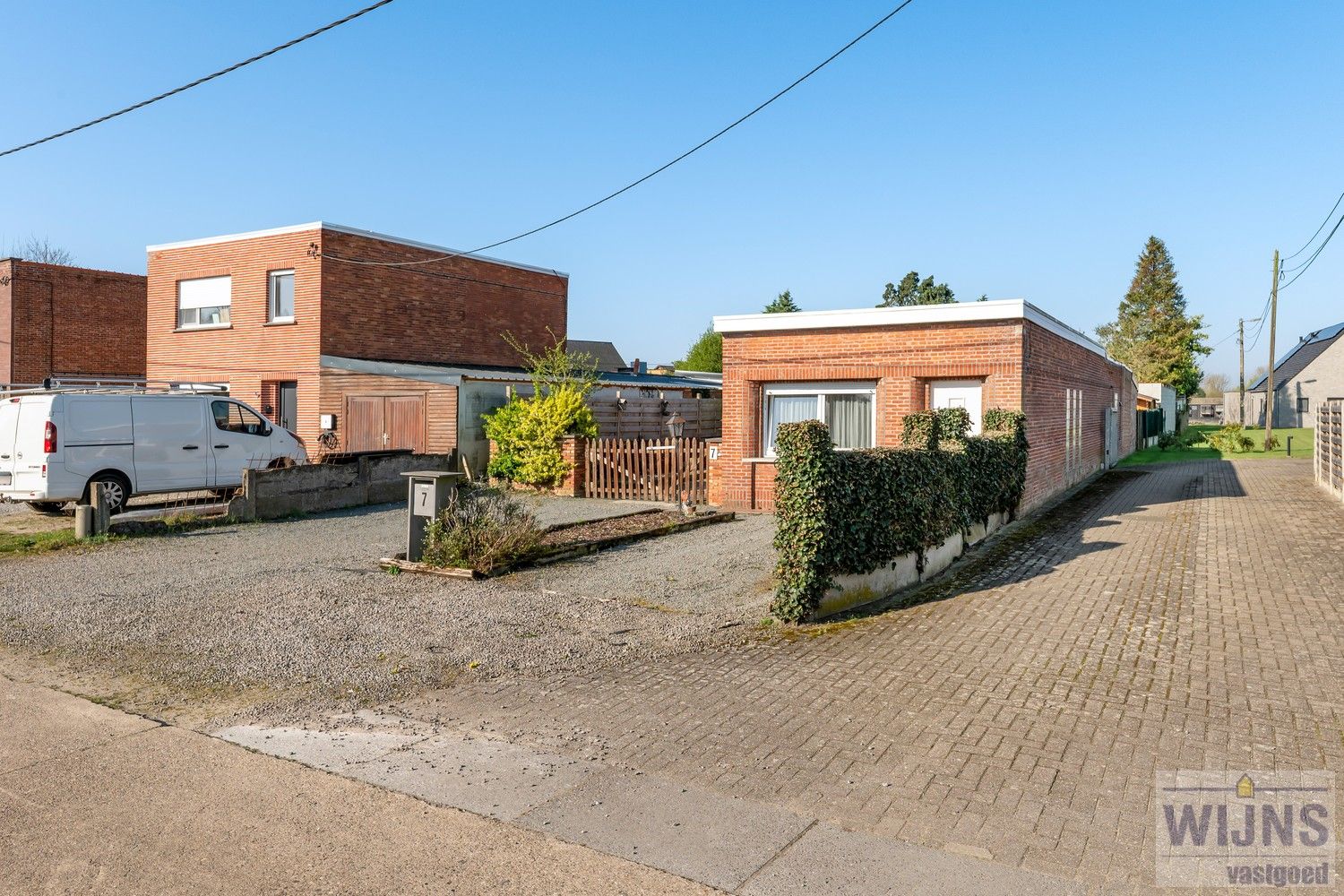 Rustige gelegen op te frissen laagbouw woning. foto 3