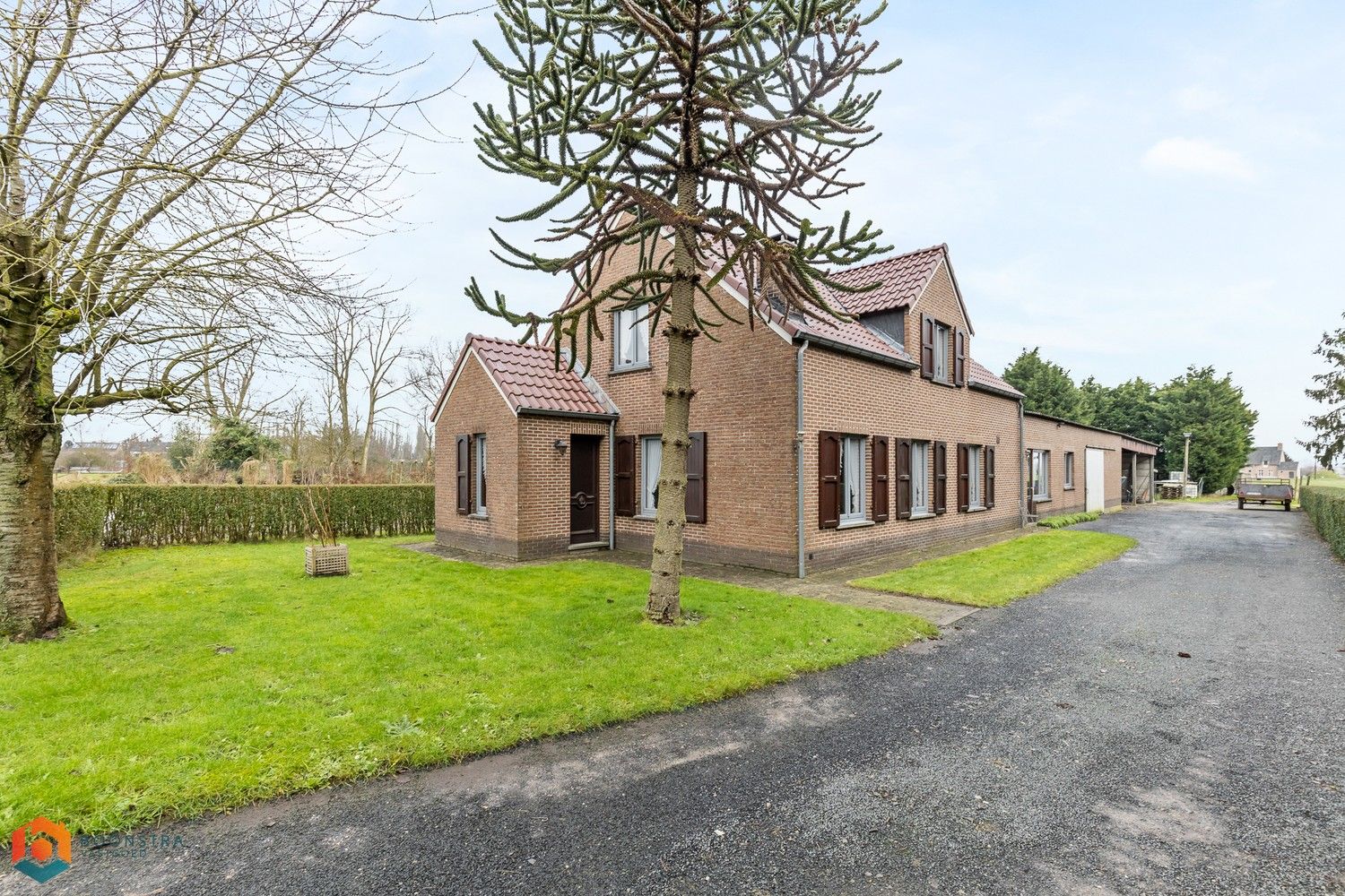 Hoofdfoto van de publicatie: Landbouwerswoning met 3 slpkrs op ruim perceel (23.325 m²) te Putte