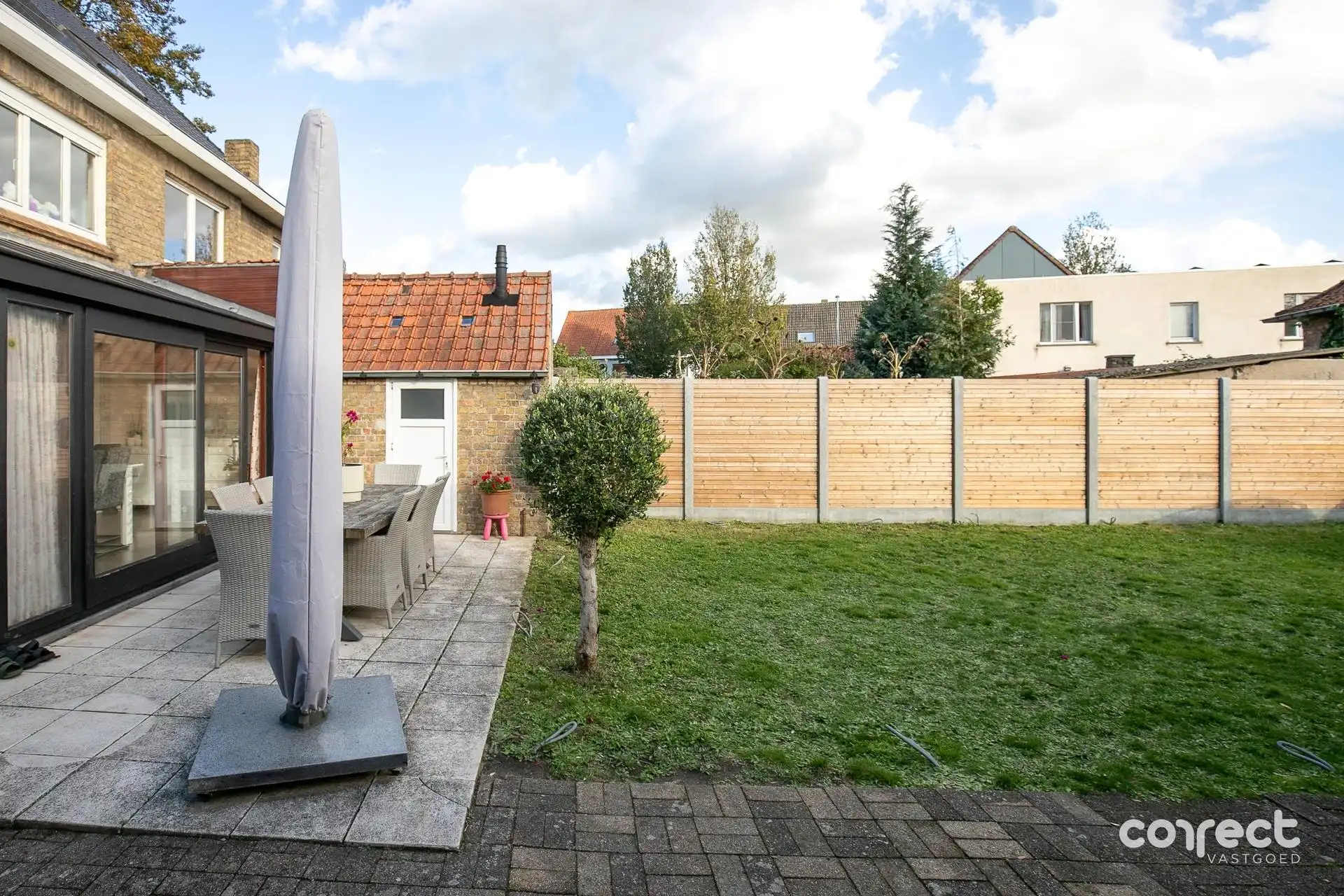 Ruime halfopen bebouwing op een topligging foto 12