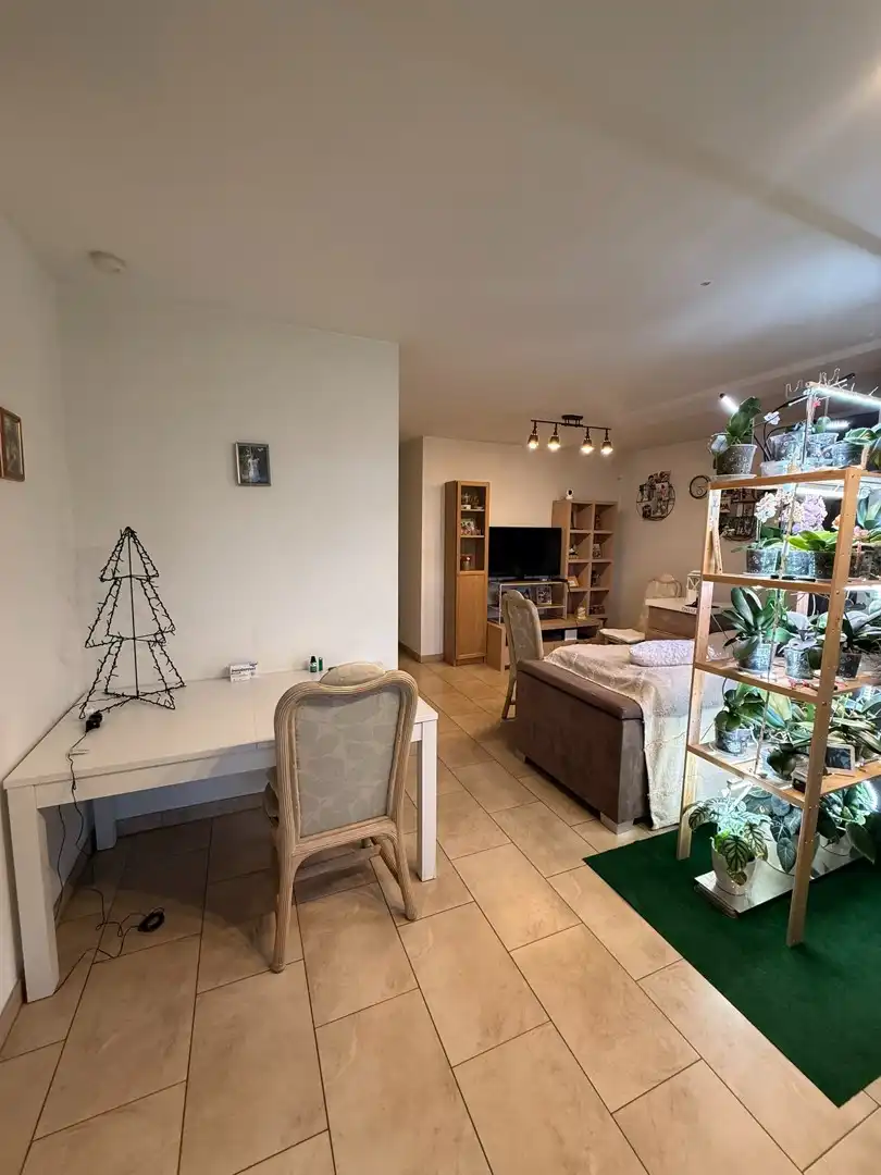 Gelijkvloers appartement met 2 slaapkamers, terras en ruime tuin te Hasselt. foto 5