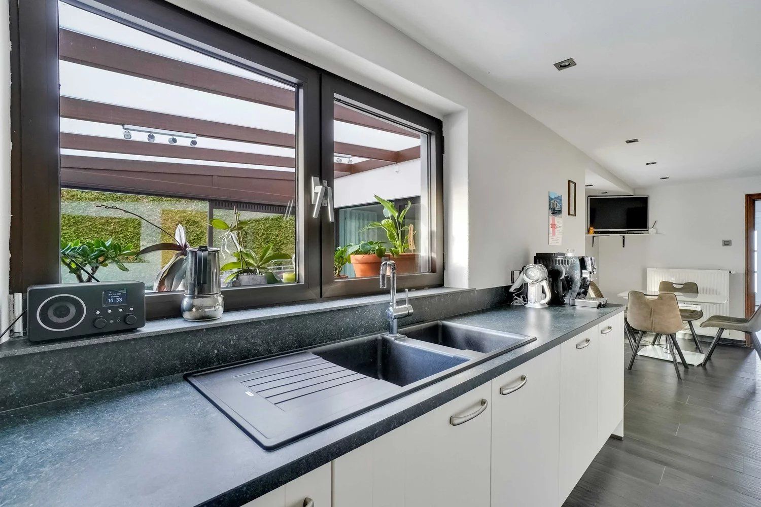 Degelijk gerenoveerde, rustig gelegen woning foto 18