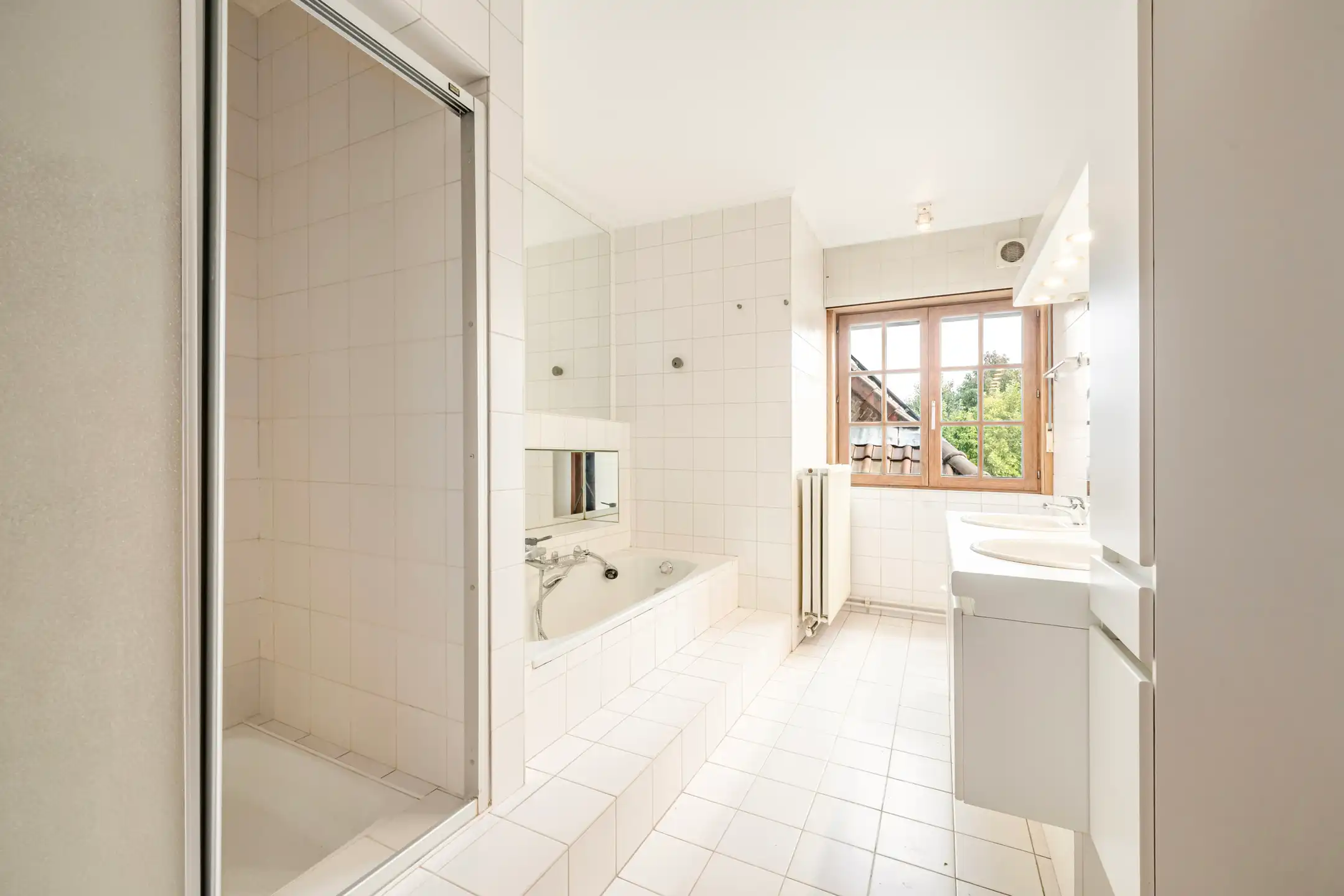 Charmante herenwoning met uitweg achteraan (3 garages).  foto 19