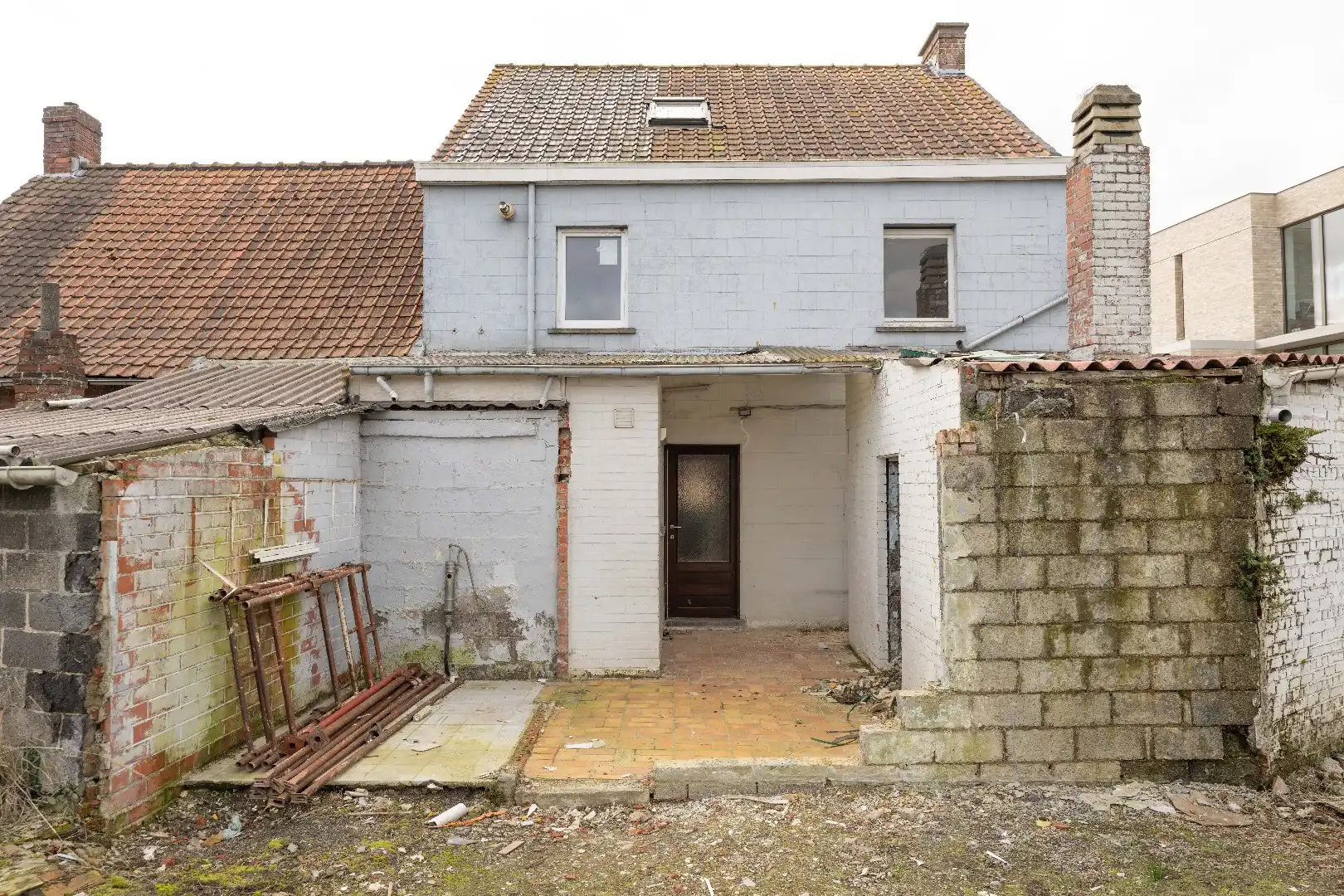 Verder te renoveren woning op toplocatie in Lichtervelde foto 16