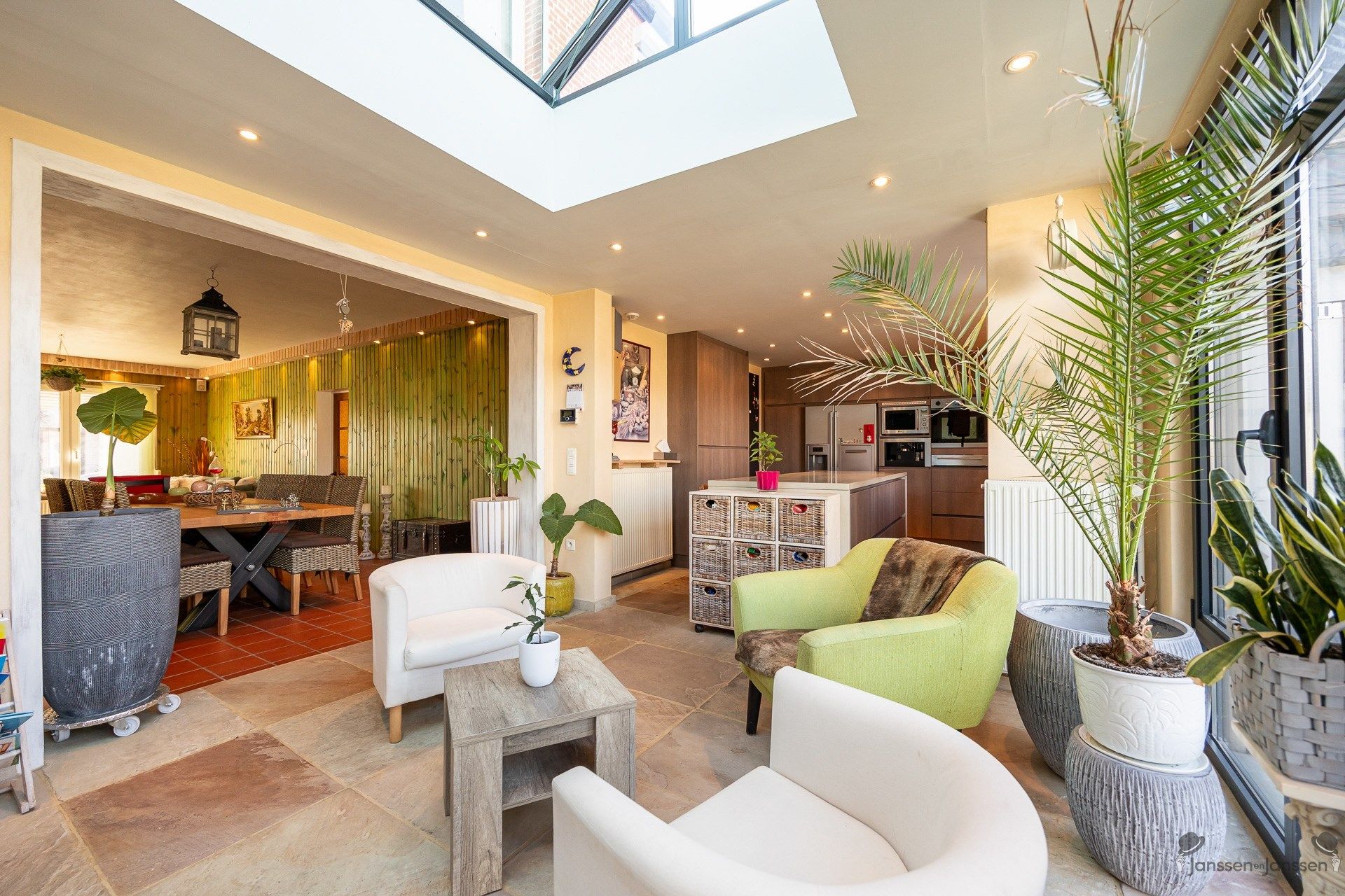 Ruime woning met bijgebouw op een perceel van 497m². foto 9
