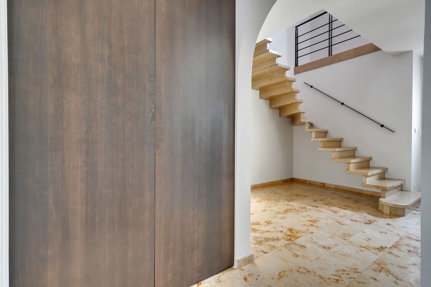 Uitstekend gelegen, gerenoveerde villa op 10a foto 5