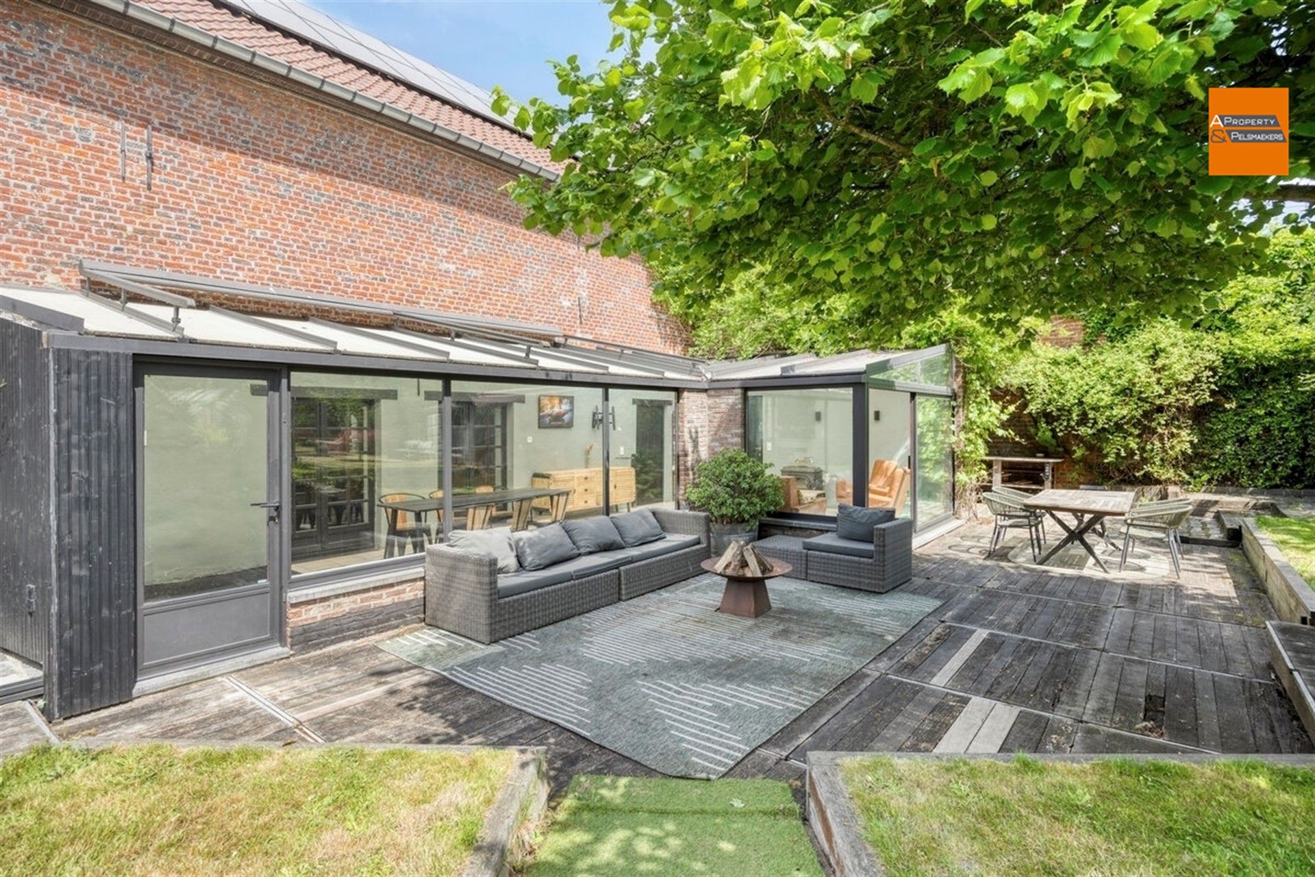 Eigendom met karakter en ruimte, 4 slaapkamers en  prachtige tuin foto 27