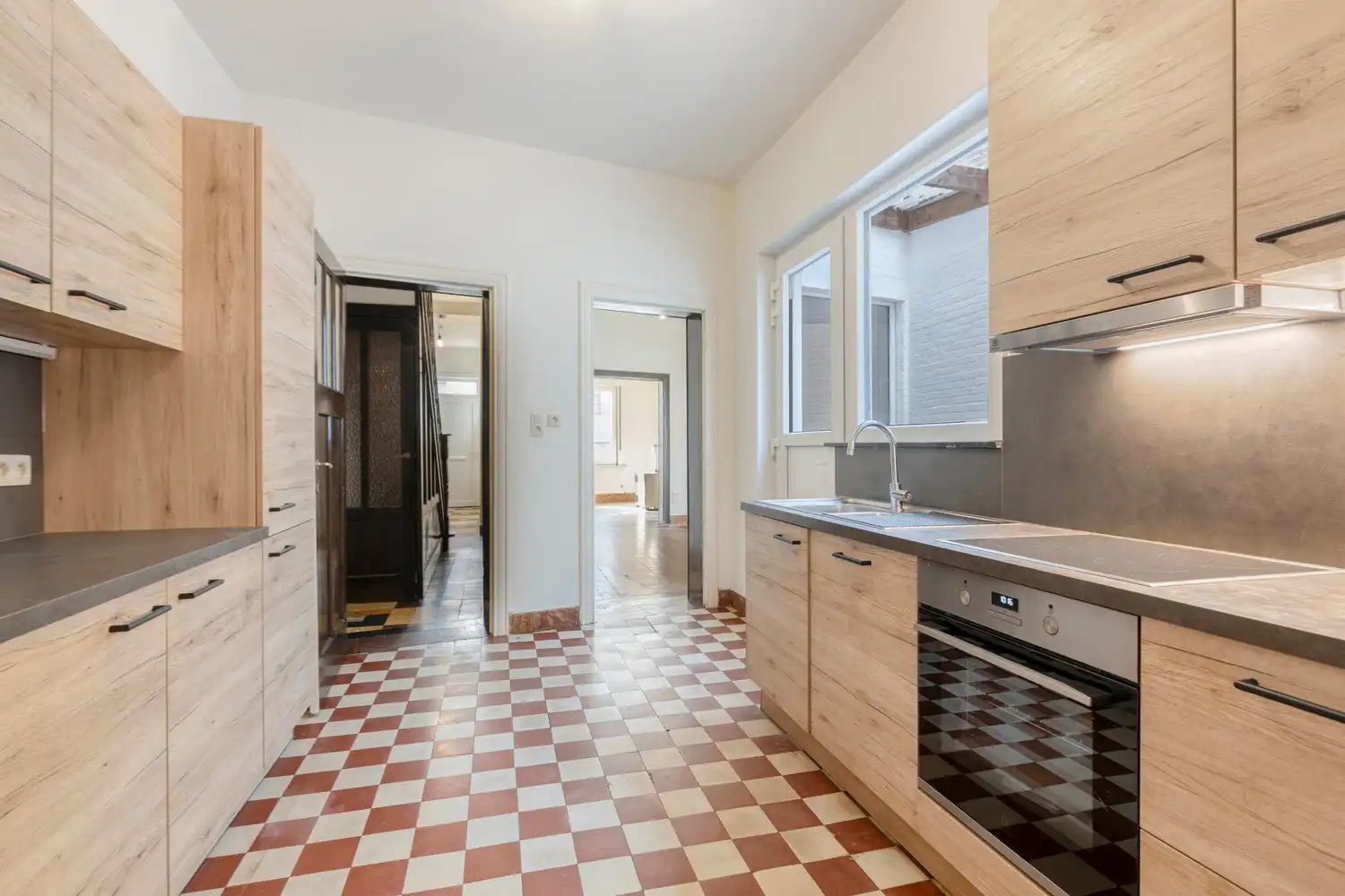 CHARMANTE EN INSTAPKLARE WONING TE DIEST! foto 11
