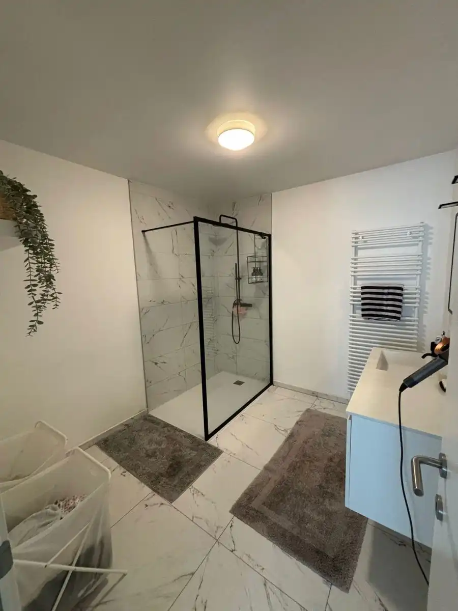 Modern appartement met terras en parking foto 10