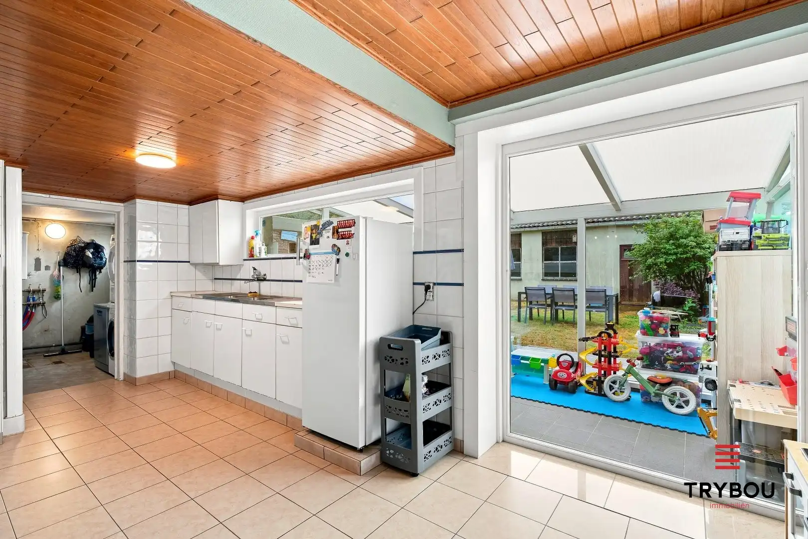 Uitstekende gelegen woning met loods en tuin!  foto 6