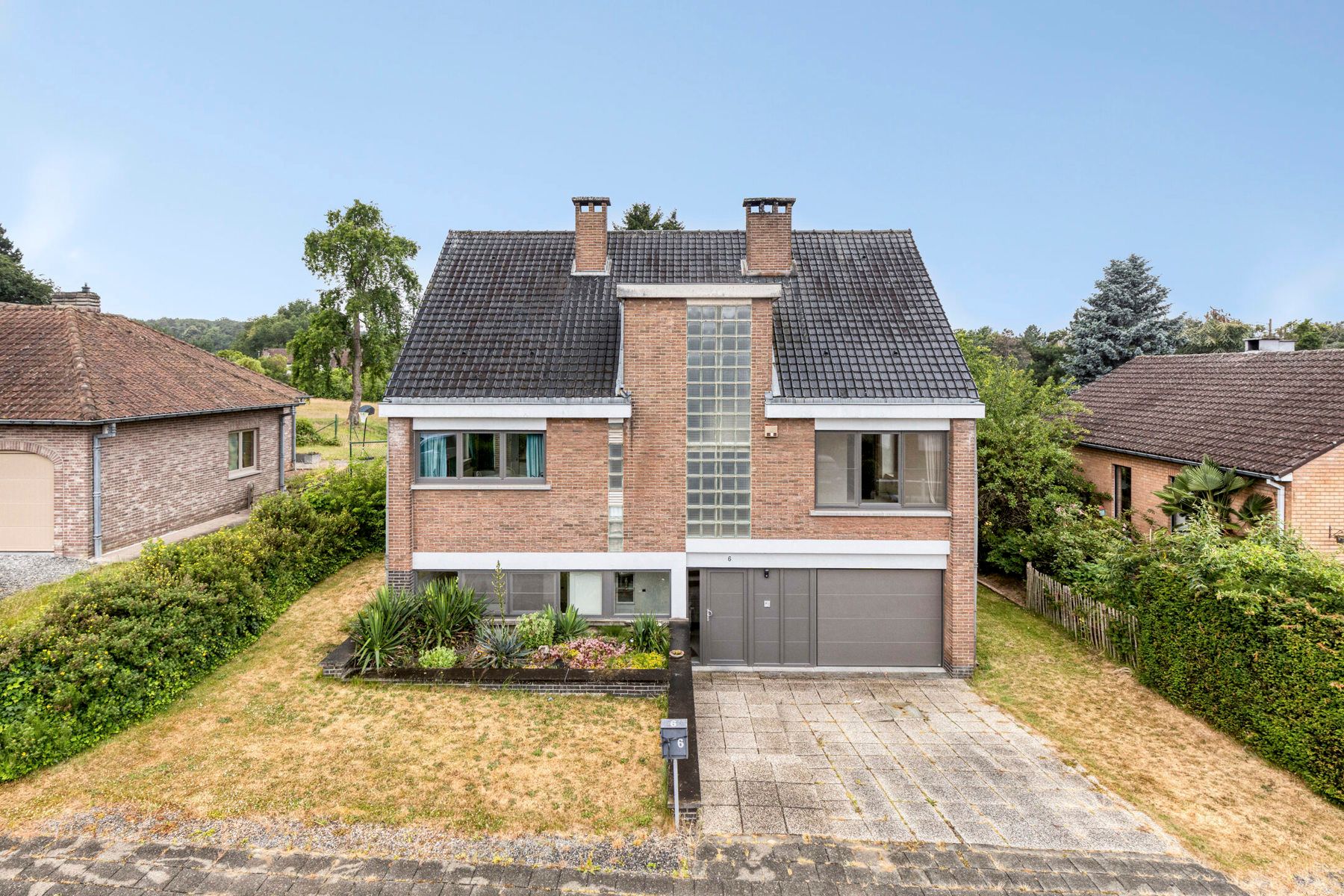 Residentieel gelegen villa met 4 slaapkamers en bureel foto 25