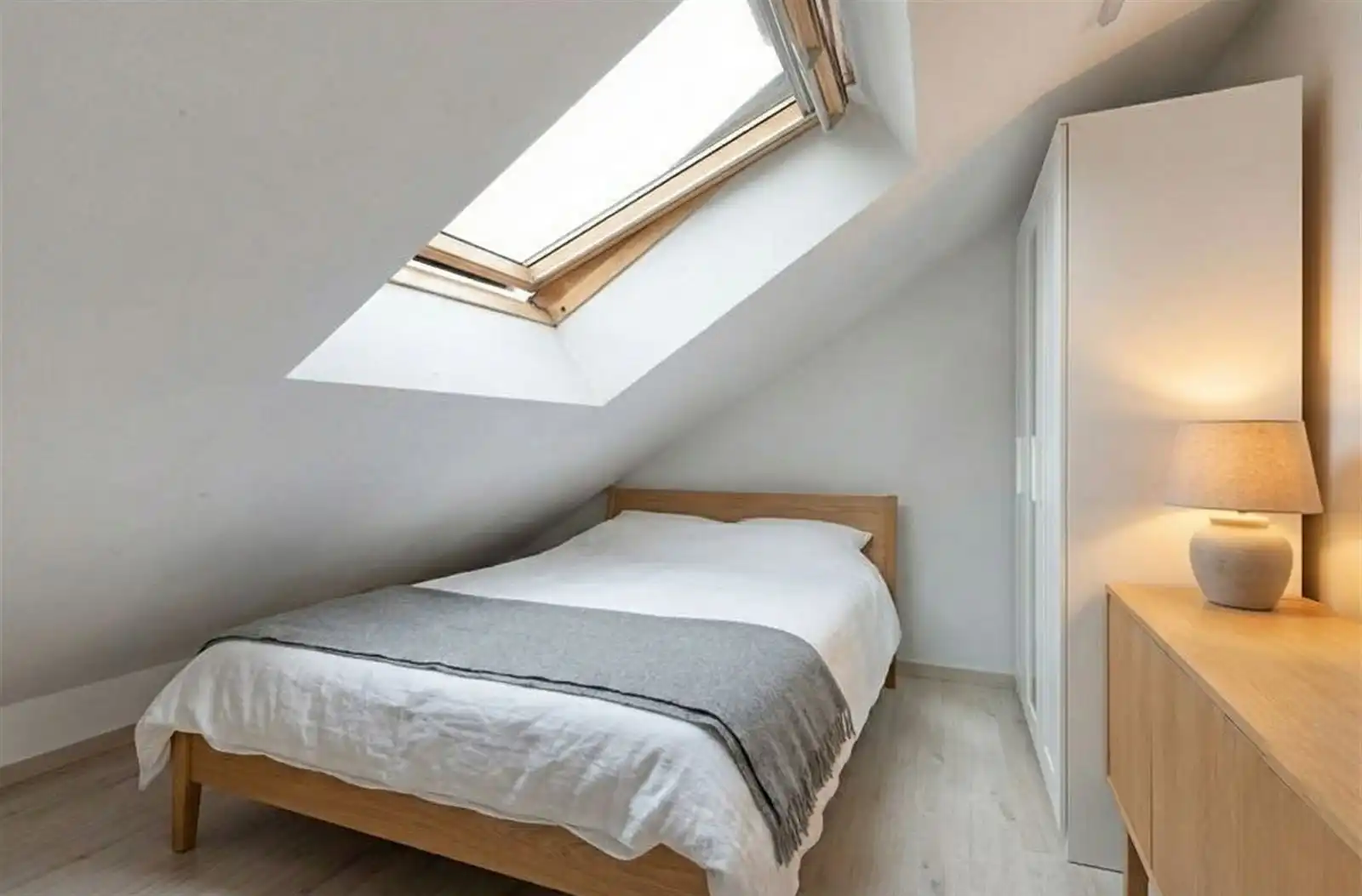 Energiezuinig triplex appartement met 1 slaapkamer Gent. foto 3