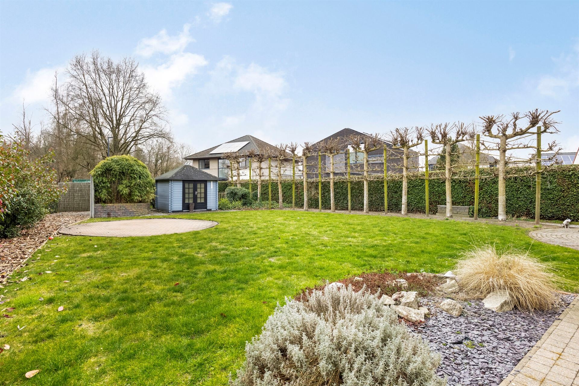 Prachige villa in doodlopende wijk foto 34