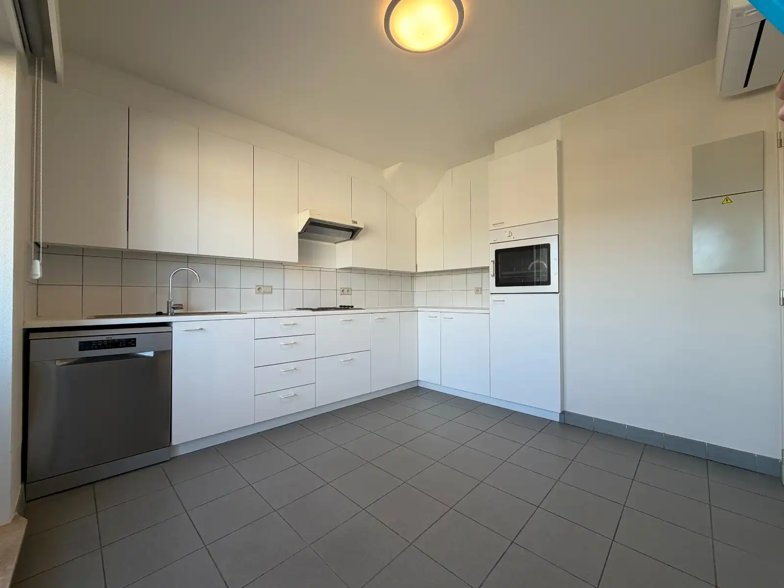 UNIEK DUPLEXAPPARTEMENT MET 2 RUIME TERRASSEN, AUTOSTAANPLAATS EN PRACHTIG UITZICHT OP DE MARKT VAN DEINZE! foto 7