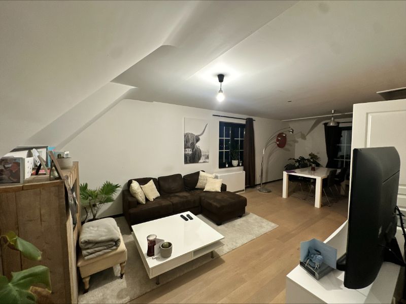 Stijlvol bemeubeld instapklaar dak-duplexappartement (+-75m²)met 2 slpka, autostaanplaats en kelderberging. foto 5