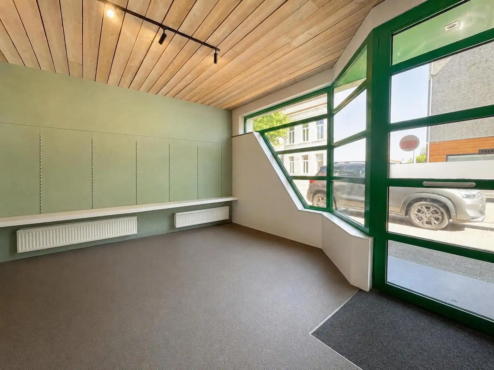 Veelzijdige handelspand op toplocatie foto 2