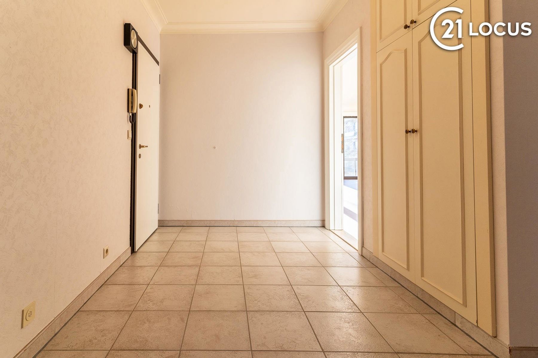 Zeer ruim appartement (132m²) met dubbele garage te huur ! foto 11