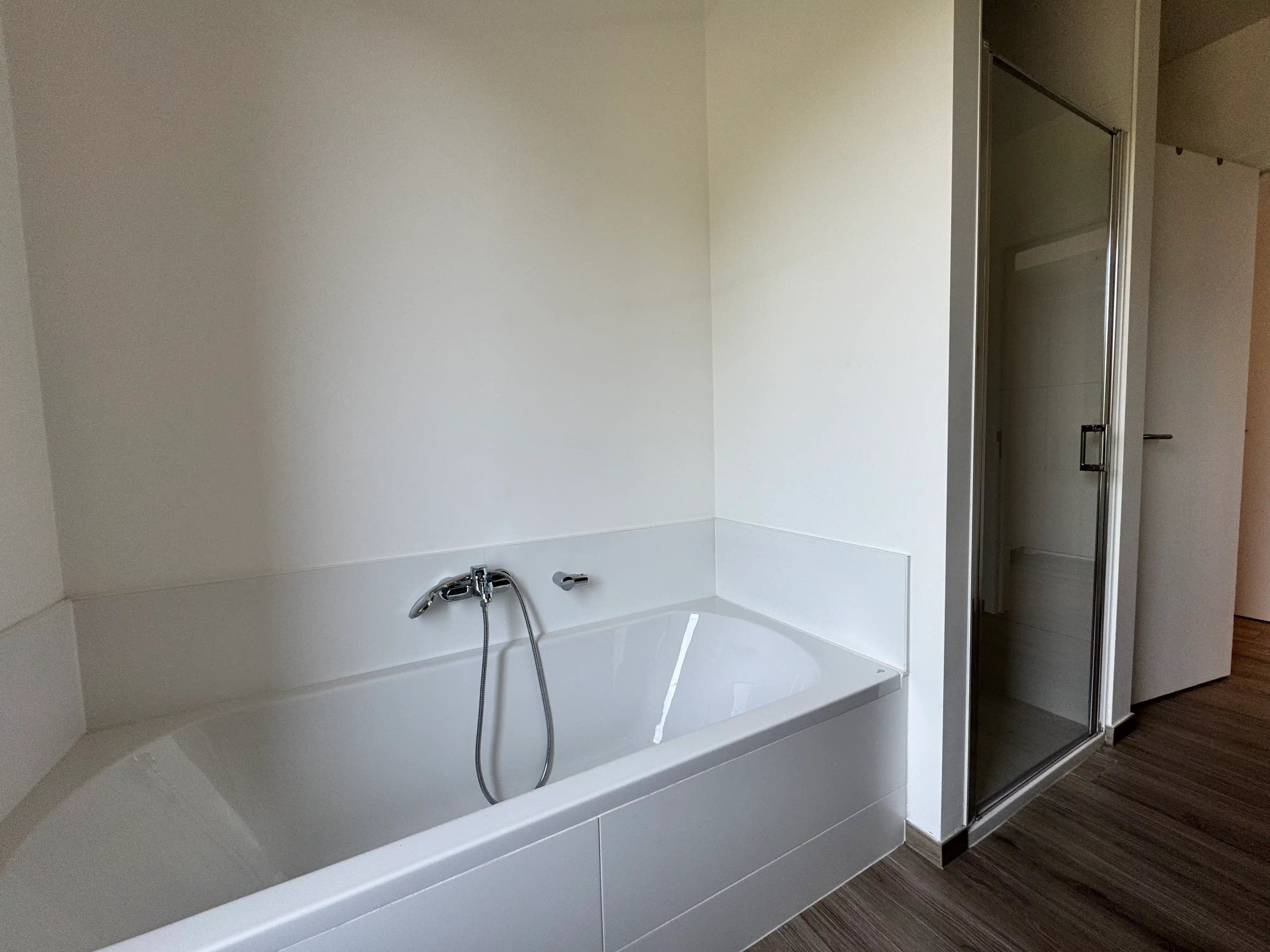 Modern appartement met 2 slaapkamers en 2 autostaanplaatsen foto 16