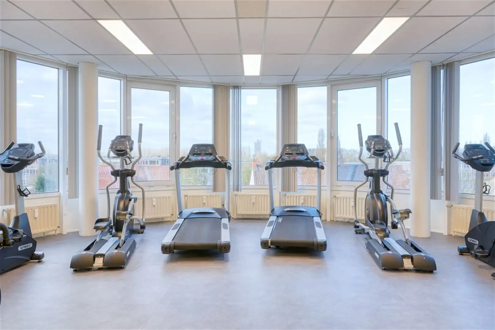 Gelegen aan het klaverblad (E40/E17) foto 19