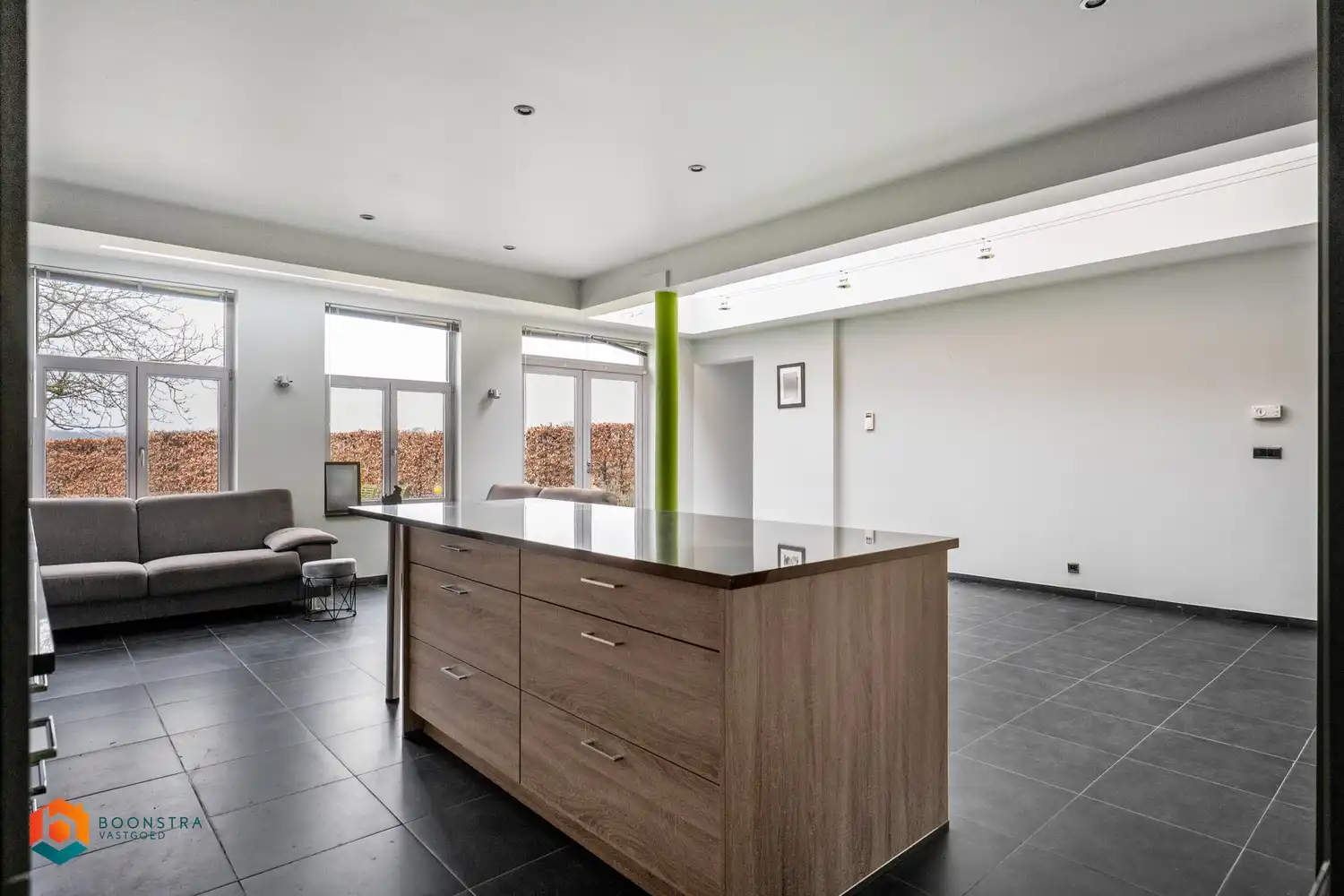 Zonevreemde woning met magazijn te Putte foto 11