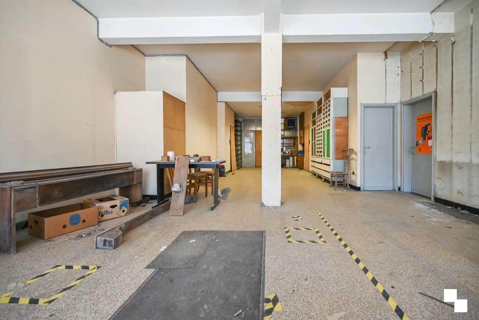 Handelspand met opslagruimte en kelder op toplocatie te Kortrijk foto 8