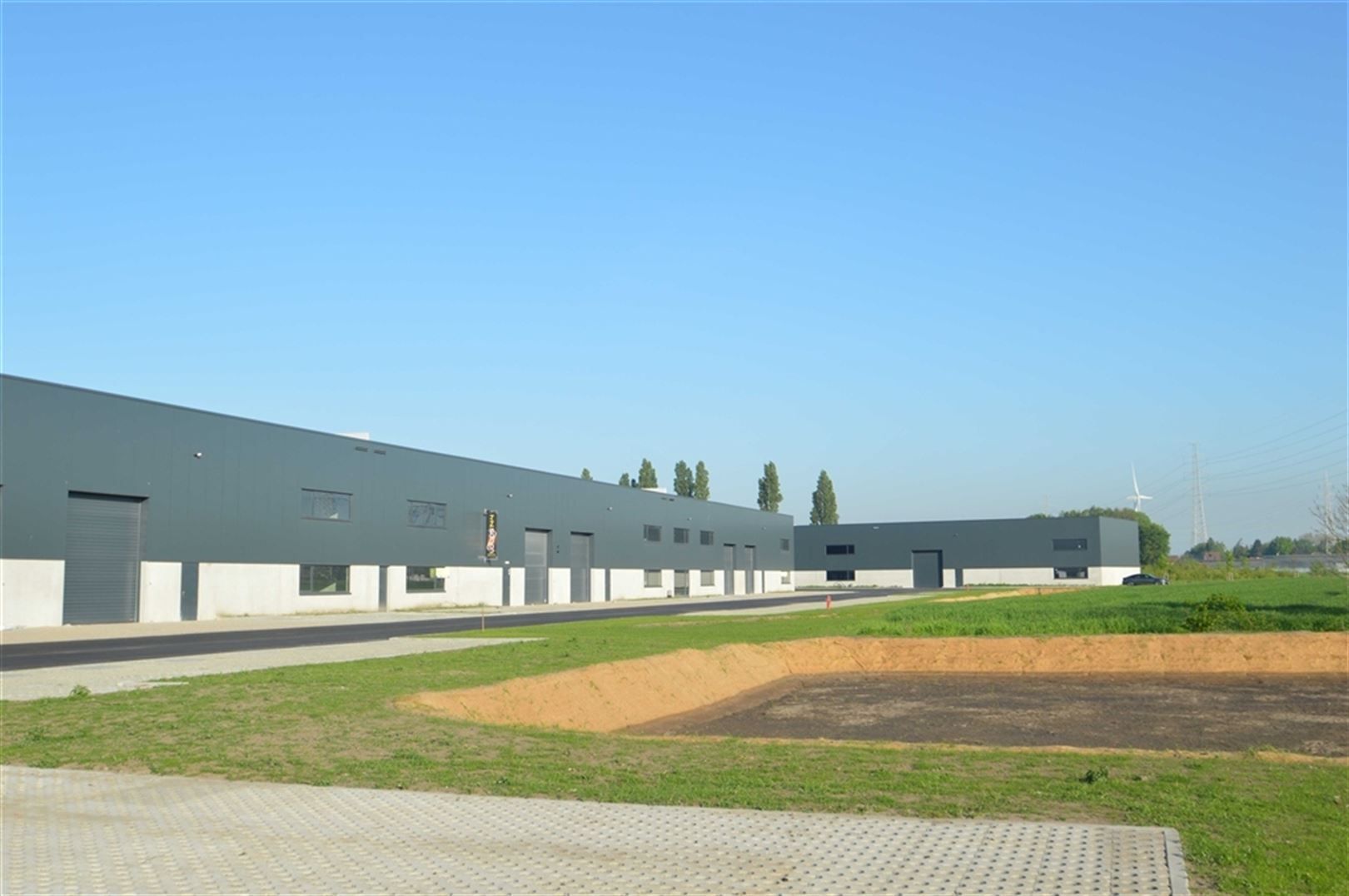 Nieuwbouw KMO units op strategische ligging  foto 2