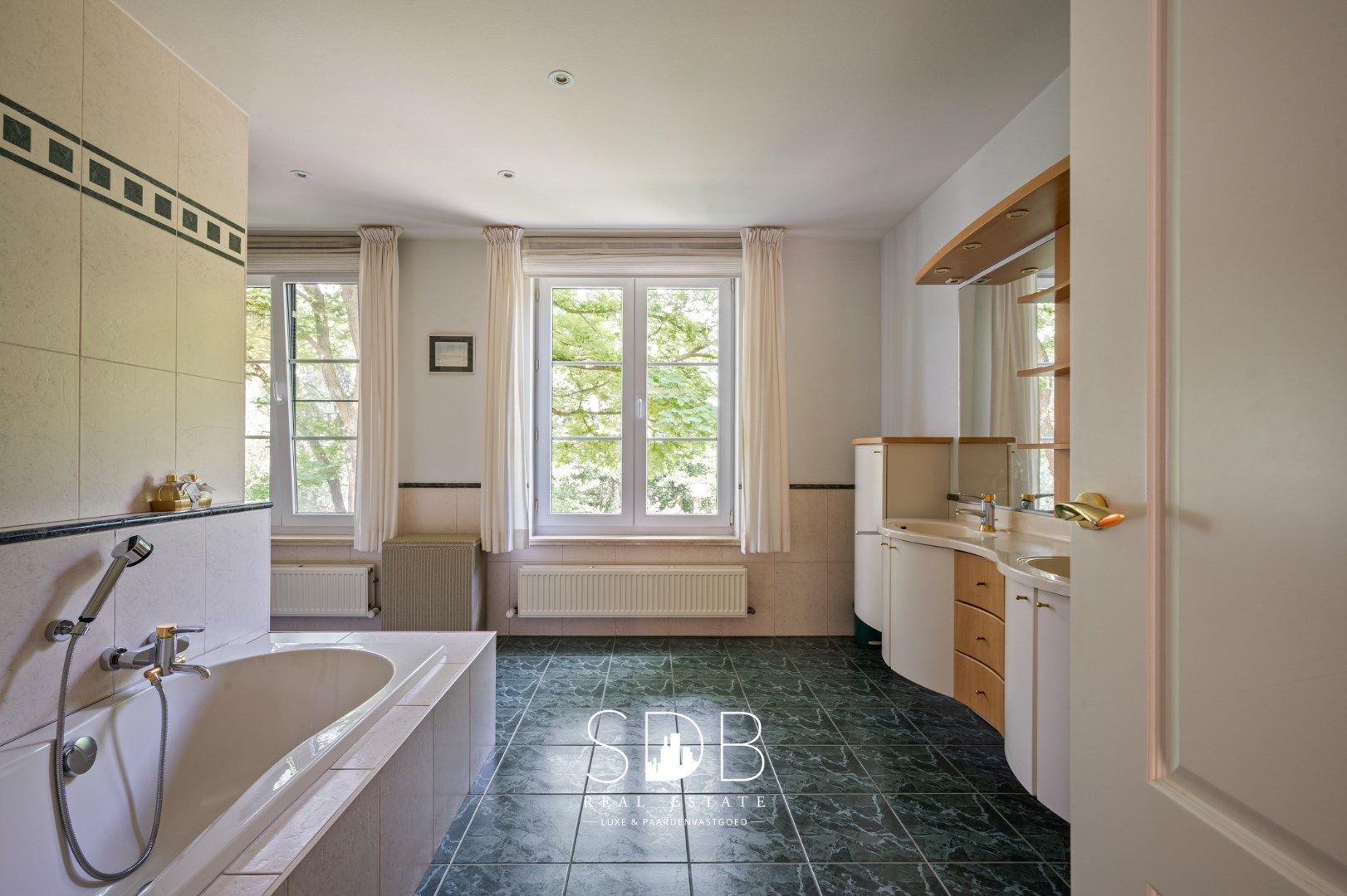 Prachtig landhuis met paardenfaciliteiten op 15.804m² foto 18