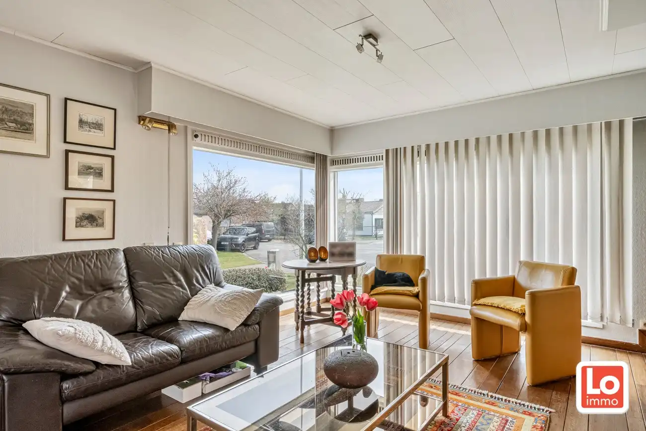 Ruime volledig te renoveren open gelijkvloerse prefab woning met inpandige garage en tuin met open zicht of perceel bouwgrond met afbraak/heropbouw mogelijkheden aan 6% BTW op een rustige locatie nabij het centrum van Zeveneken! foto 11