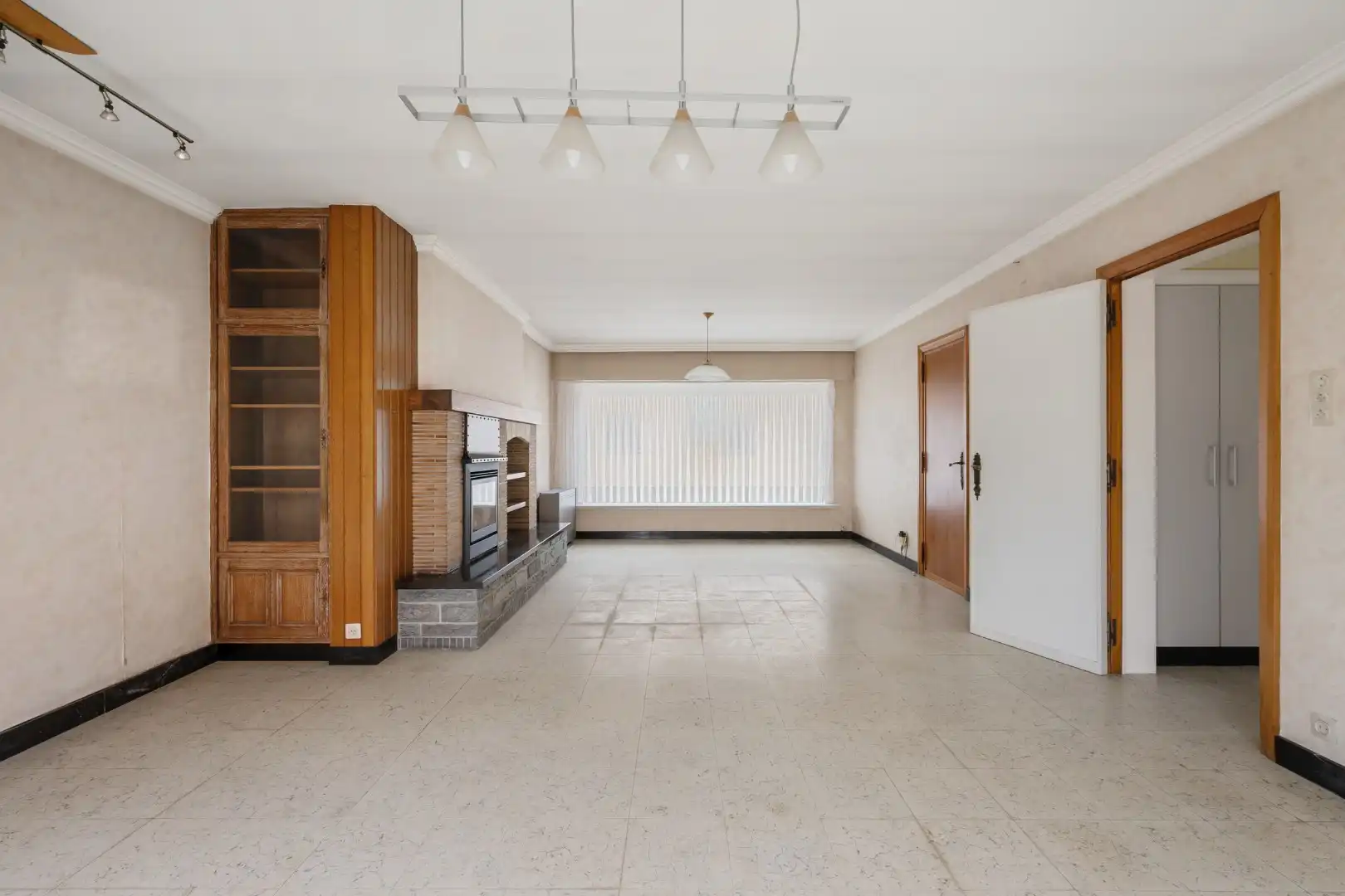 Woning met 3 slaapkamers, zolder, garage en tuin in het centrum van Dadizele foto 3