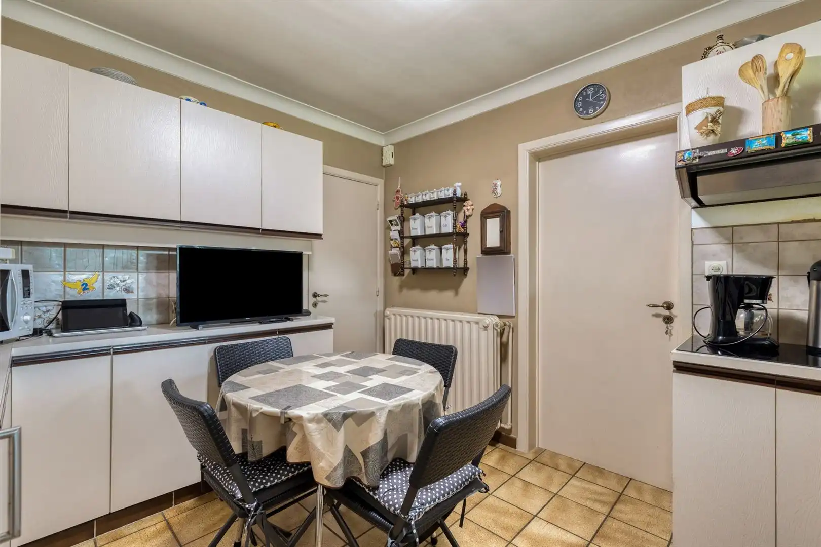 Ruime statige woning in een rustige buurt foto 11