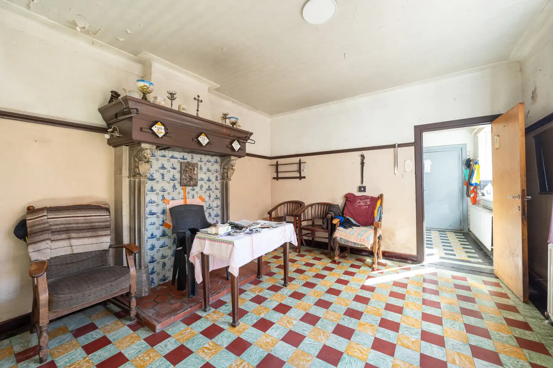 Te renoveren woning met 4 slaapkamers op een rustige locatie. foto 5