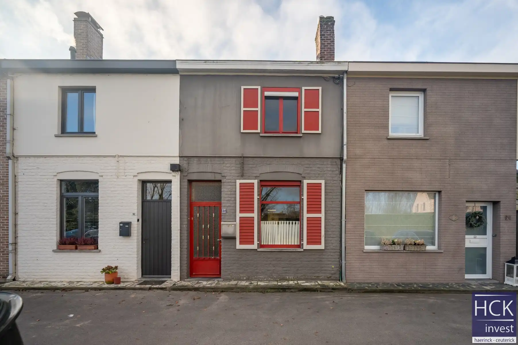 ZULTE - Mooi gelegen te renoveren rijwoning met uitweg achteraan foto 2