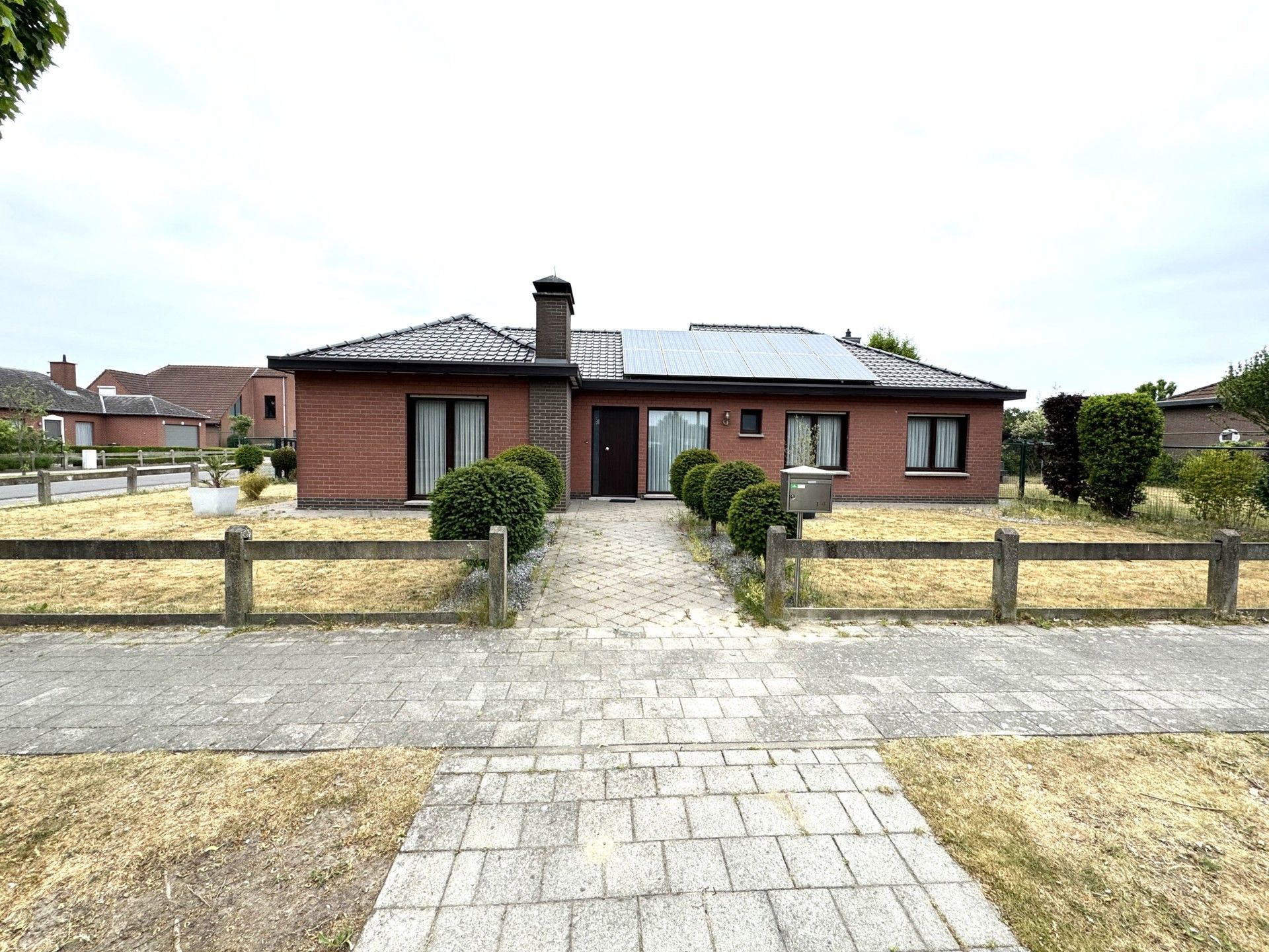 Rustig gelegen bungalow nabij het centrum van Sint-Amands foto {{pictureIndex}}