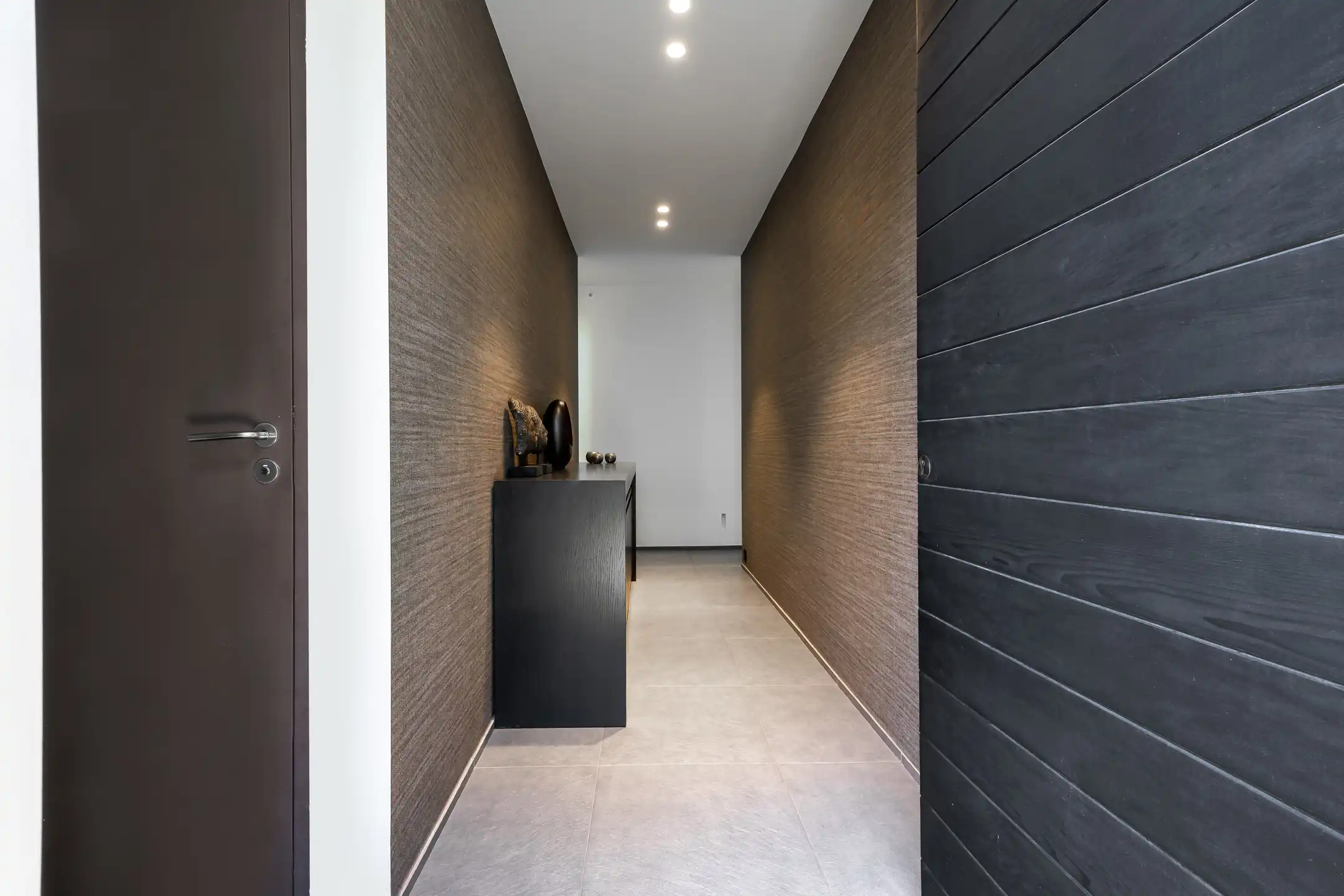 Luxueuze moderne villa met zwemvijver en prachtig poolhouse foto 5