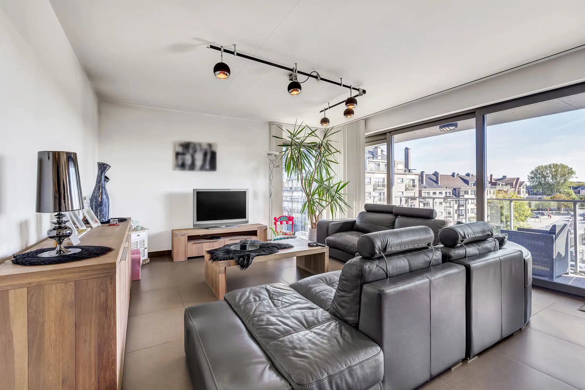 Ruim 2-slaapkamer app met staanplaats in centrum Ninove foto 4
