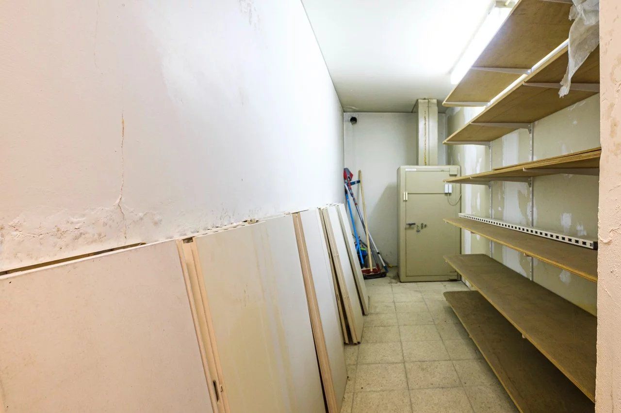 Ruim handelspand met goede ligging foto 21