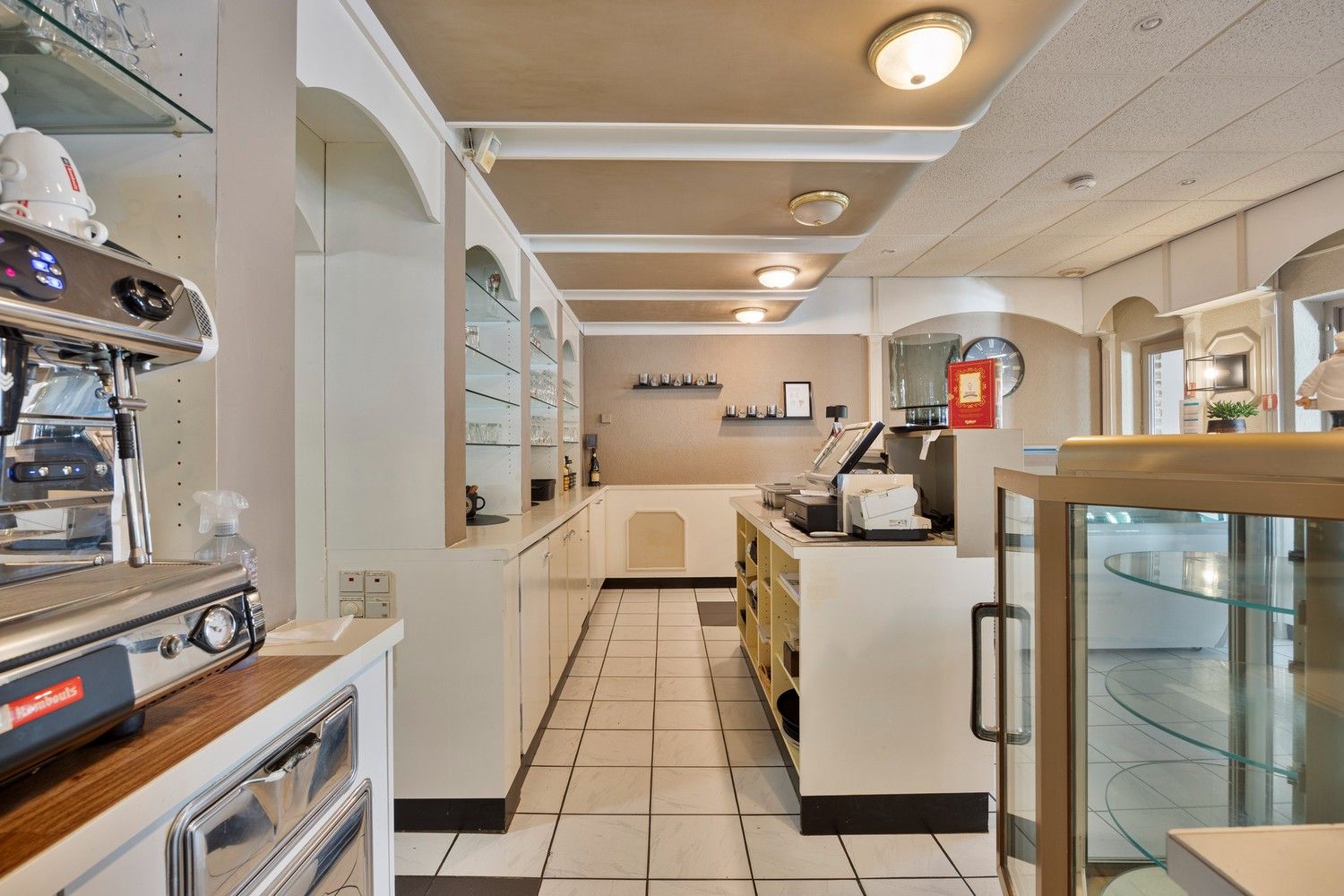 Bedrijfspand met woonst op perceel met commerciële mogelijkheden (ca. 38a) foto 25