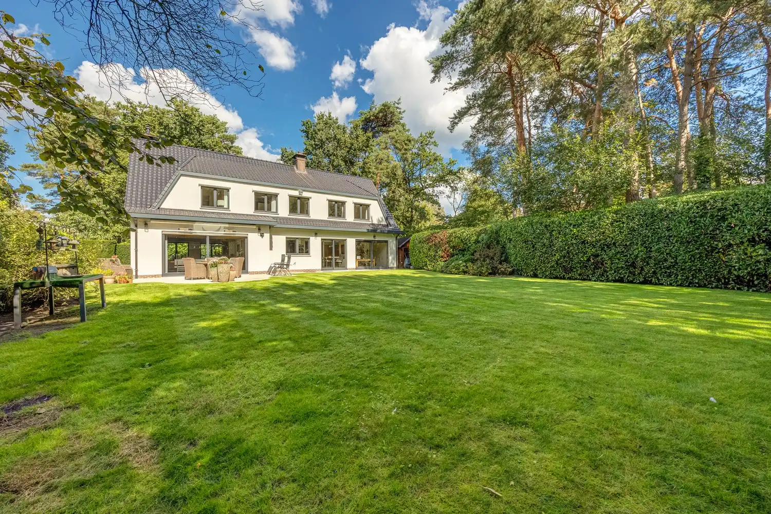 Modern gerenoveerde villa in doodlopende straat foto 32