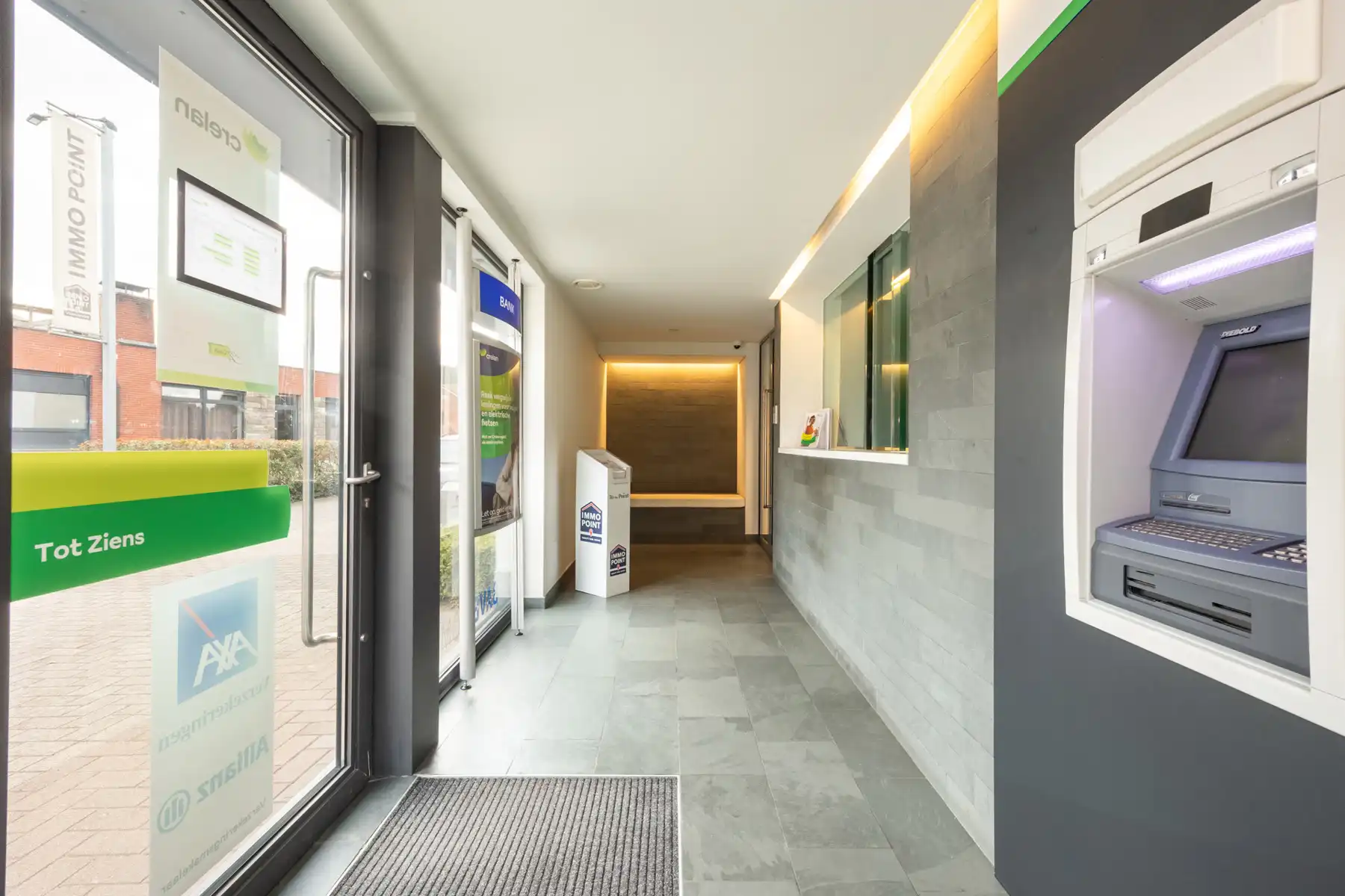 Goed gelegen kantoorruimte (circa 265m²) in het centrum van Meer (Hoogstraten) met parking. foto 4