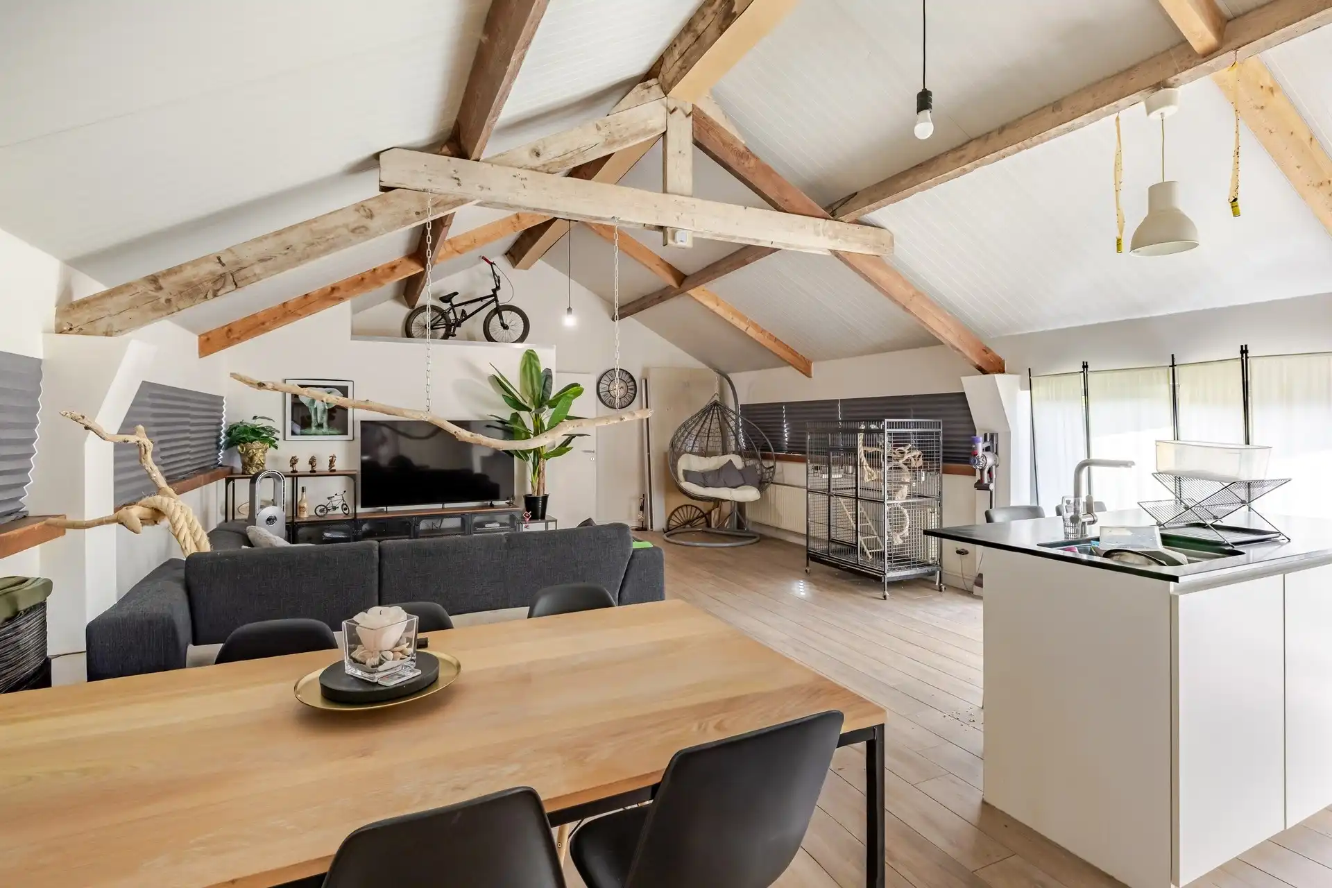 Karaktervol herenhuis met art-decoallure, ruime magazijnen en zuidgerichte tuin  foto 26