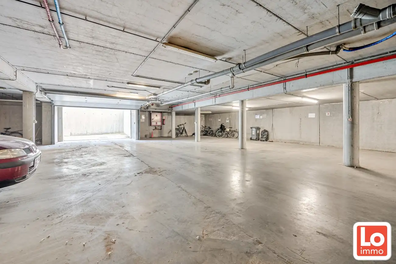 Mooi gelegen op te knappen appartement met 2 slpks, terras en autostaanplaats in centrum Lochristi foto 14