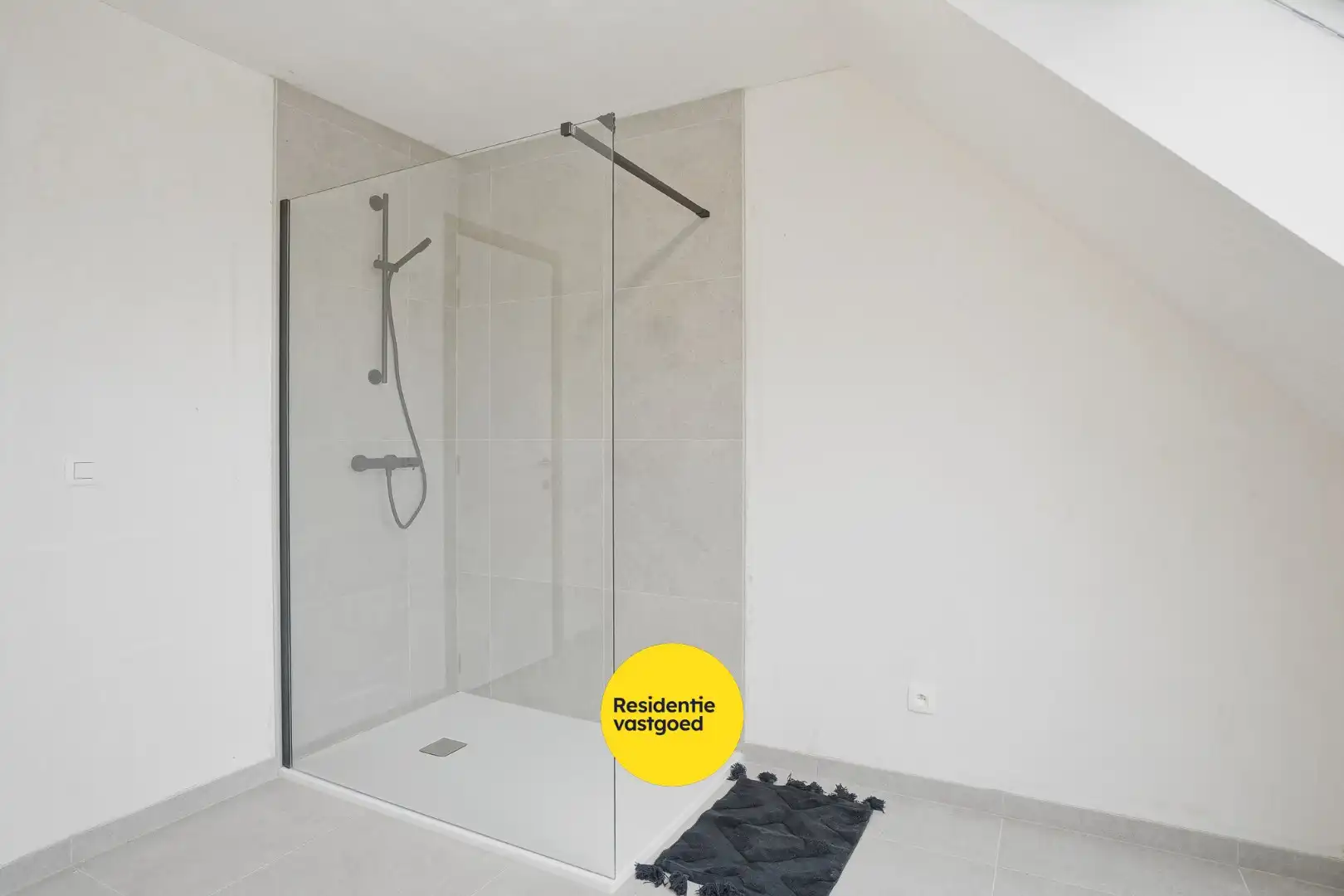 Moderne halfopen nieuwbouw woning op 265 m² met hoogwaardige afwerking foto 4