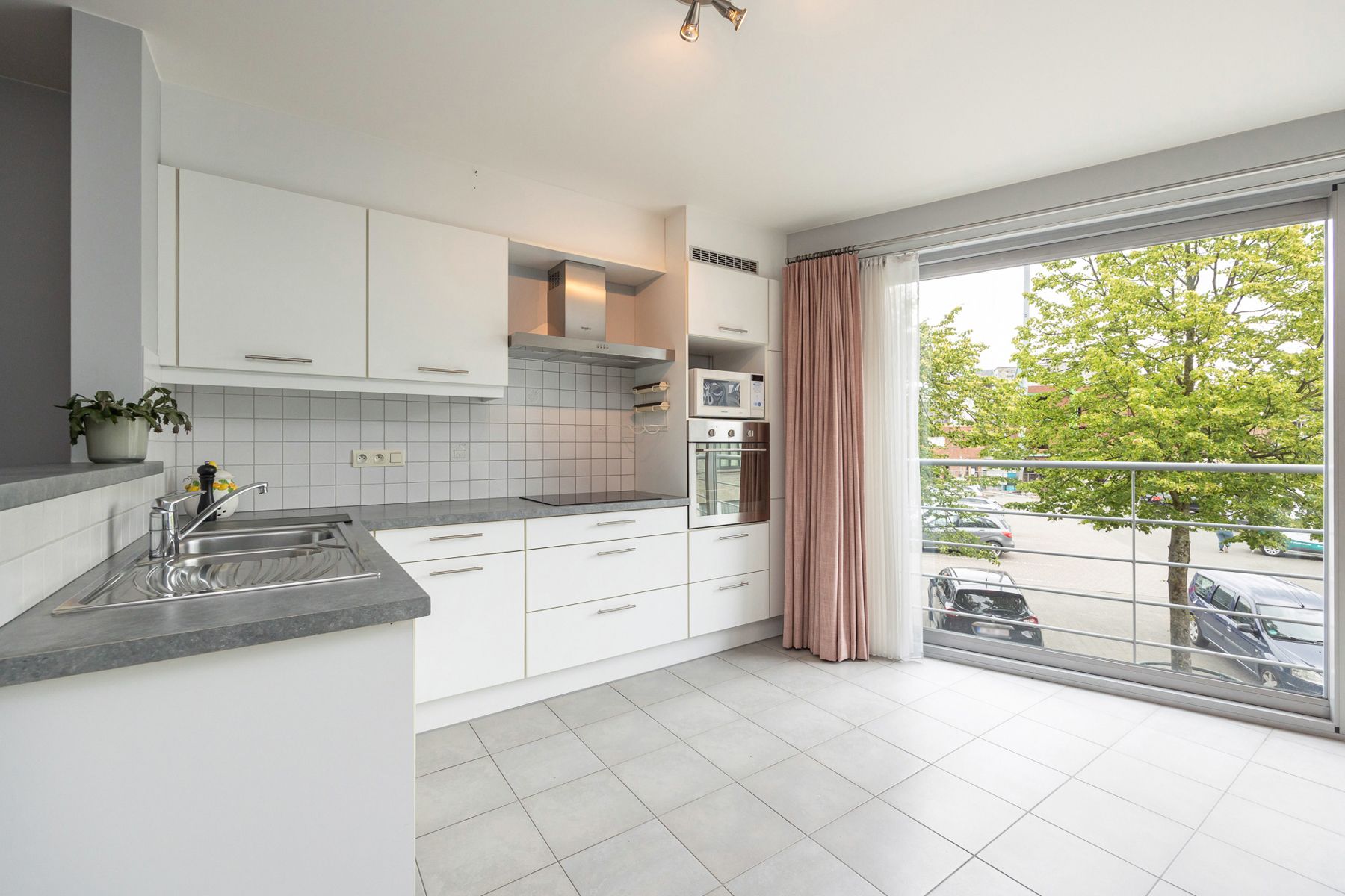 Twee slaapkamer appartement in centrum Kontich – met terras en kelderberging foto 9