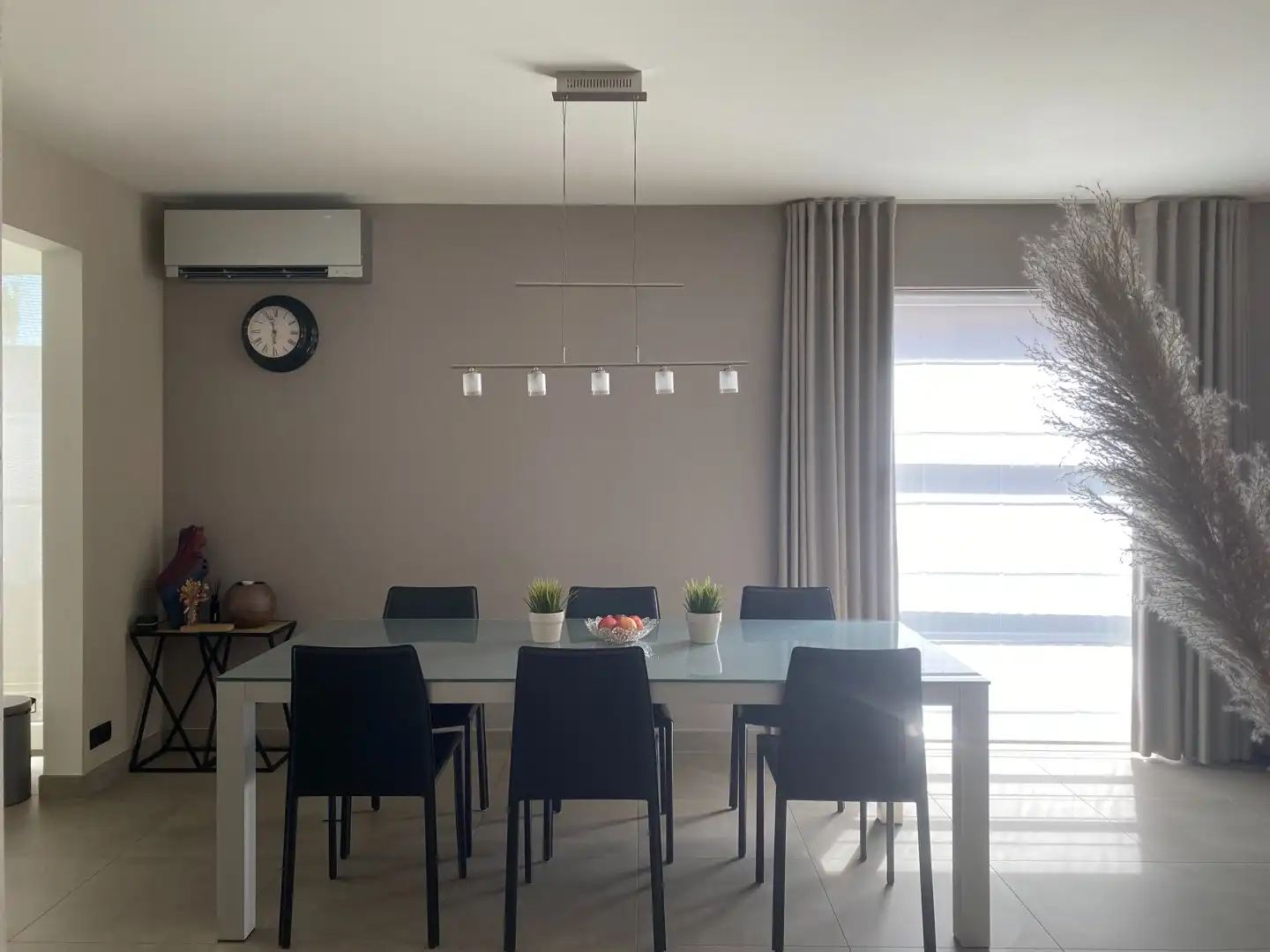 Instapklare, drempelloze gezinswoning met 4 slaapkamers, 2 badkamers en prachtige tuin foto 4