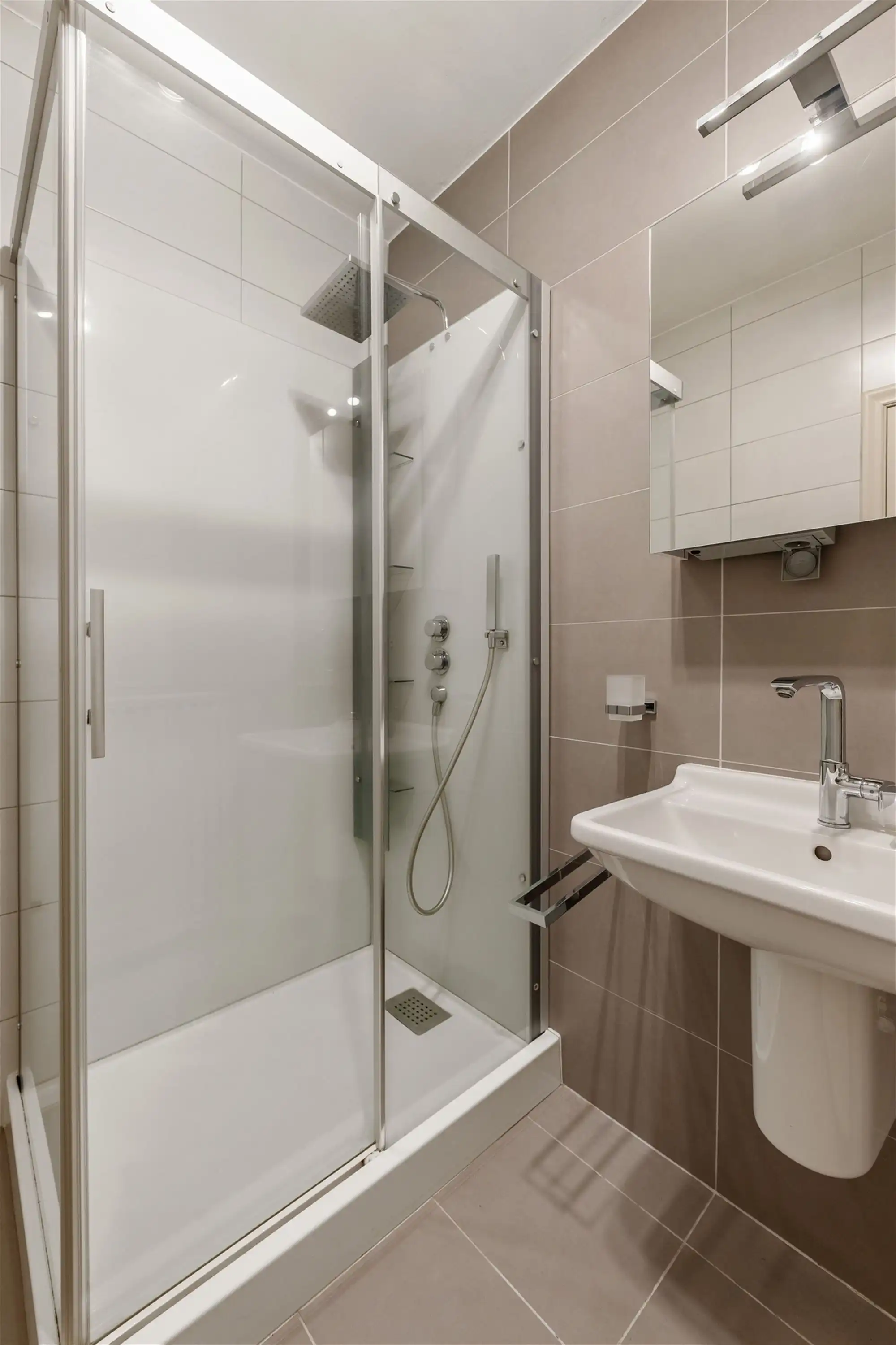 INSTAPKLARE GELIJKVLOERSE WONING OP RUSTIGE LIGGING foto 8