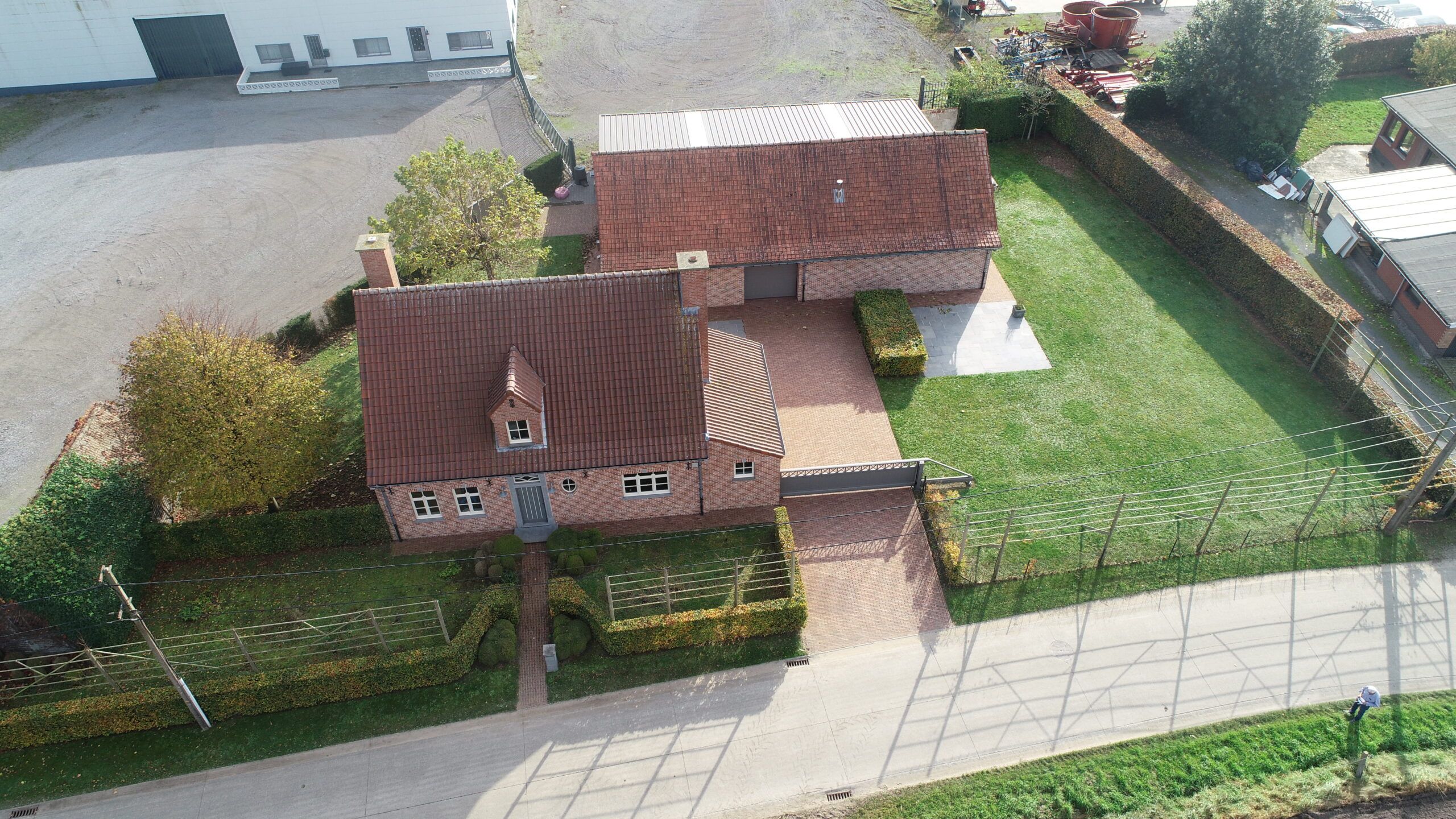 Landhuis met bijgebouw (kantoor+garage) in Moerbeke foto 2